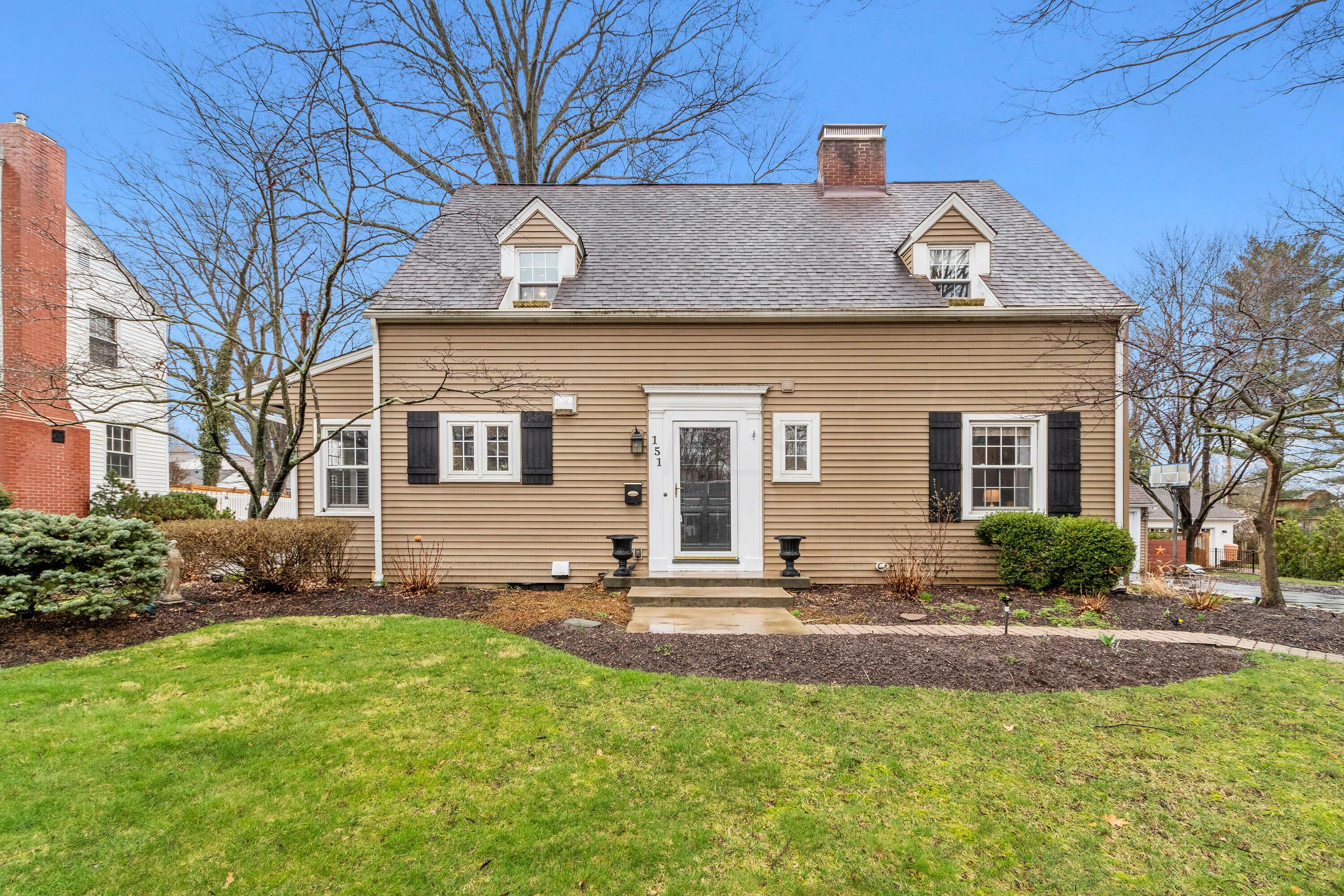 Property Photo: 151 W Beaumont Road OH 43214