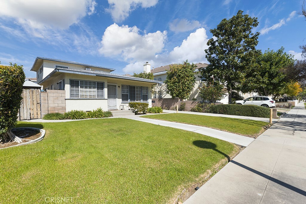 Property Photo:  33 El Dorado Street  CA 91006 