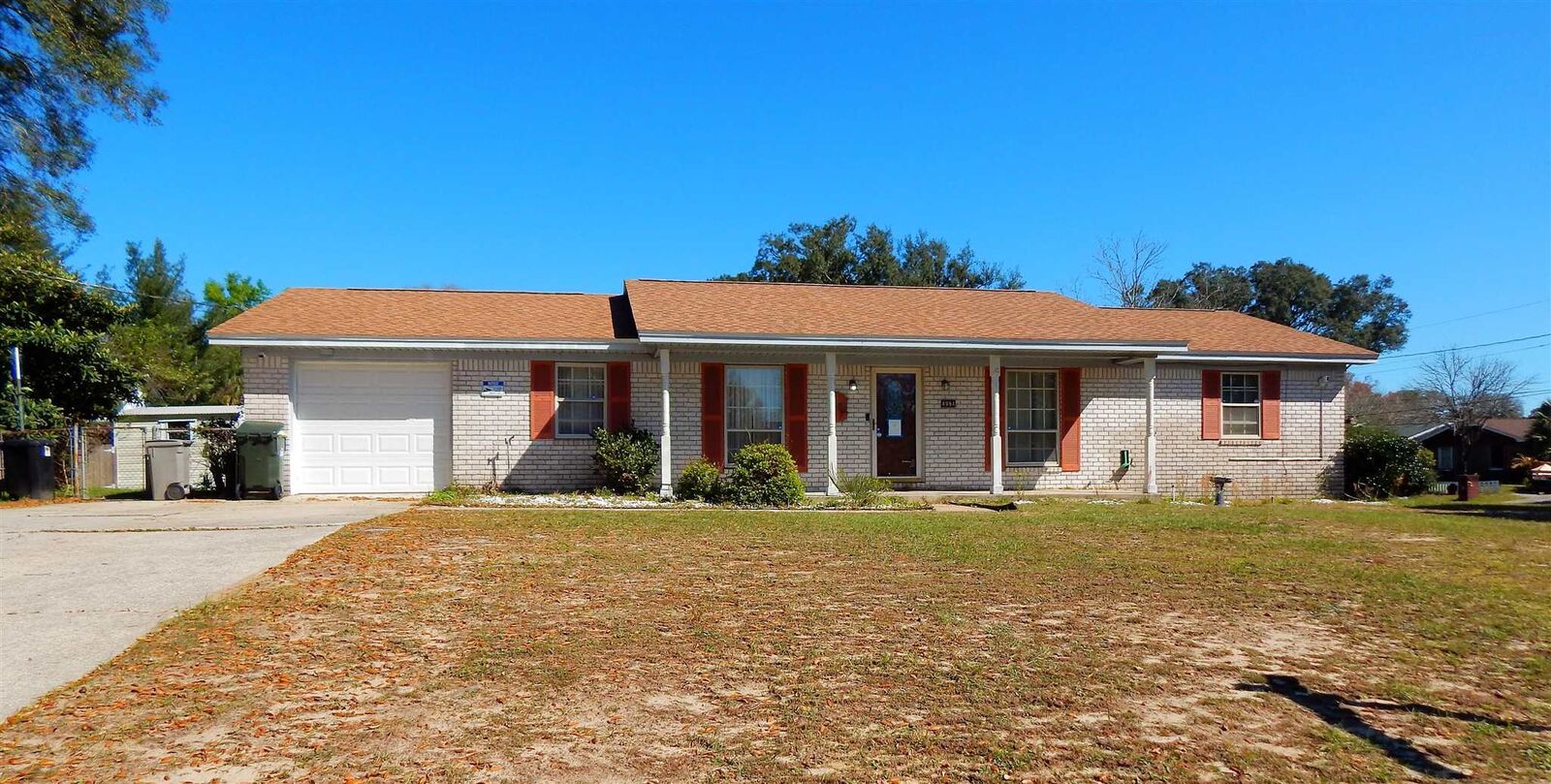 Property Photo: 4994 La Ventana Dr FL 32526