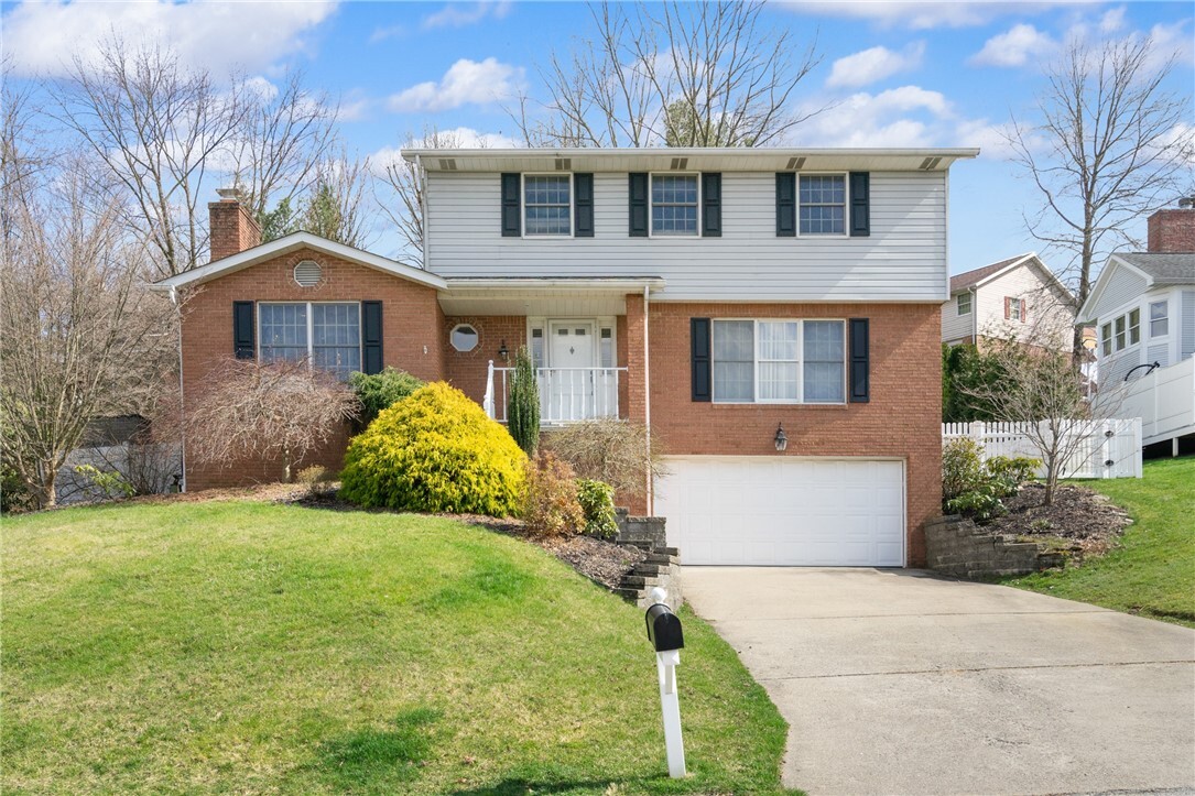 Property Photo: 711 Adele Dr PA 15642