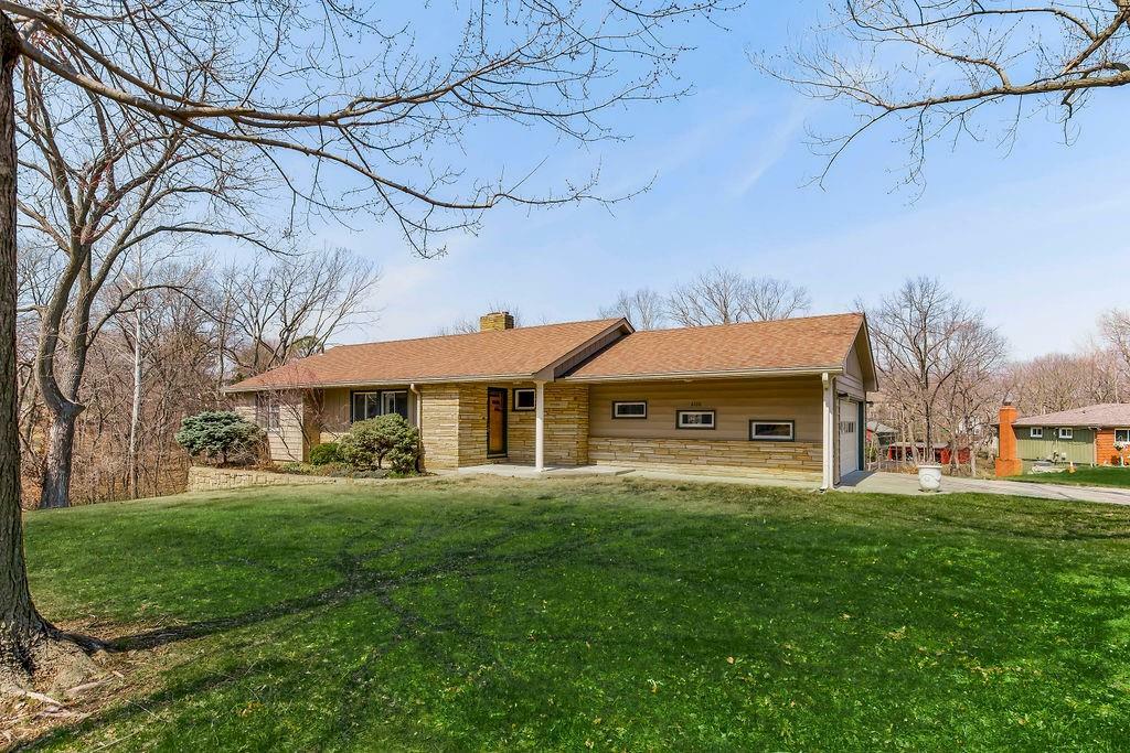 Property Photo: 6100 NW Crystal Pool Drive MO 64151
