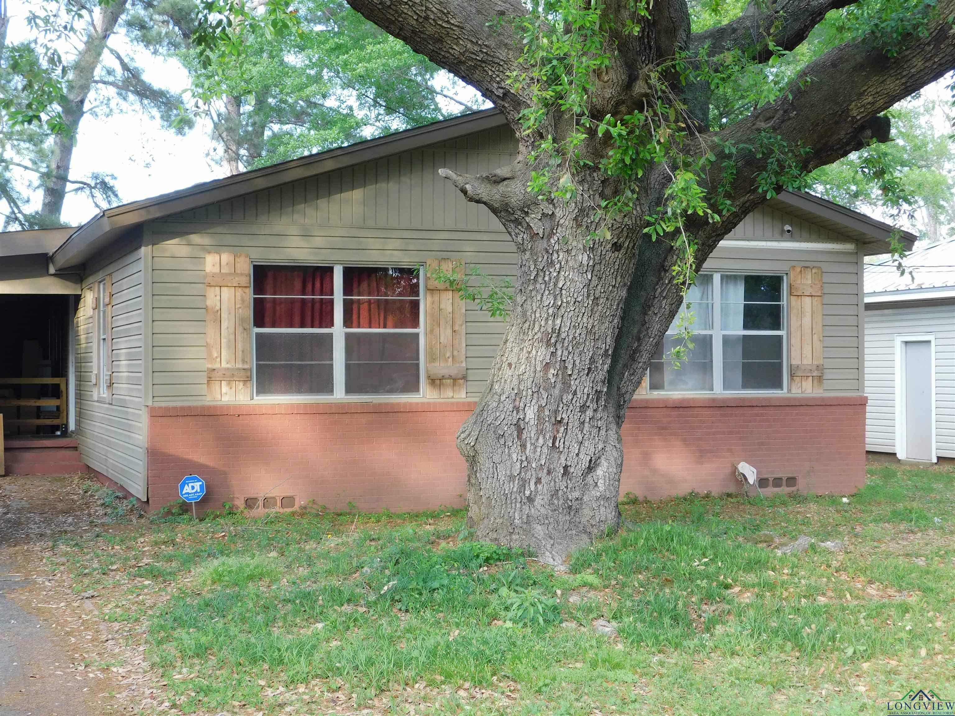 Property Photo:  203 E Ann Dr  TX 75601 