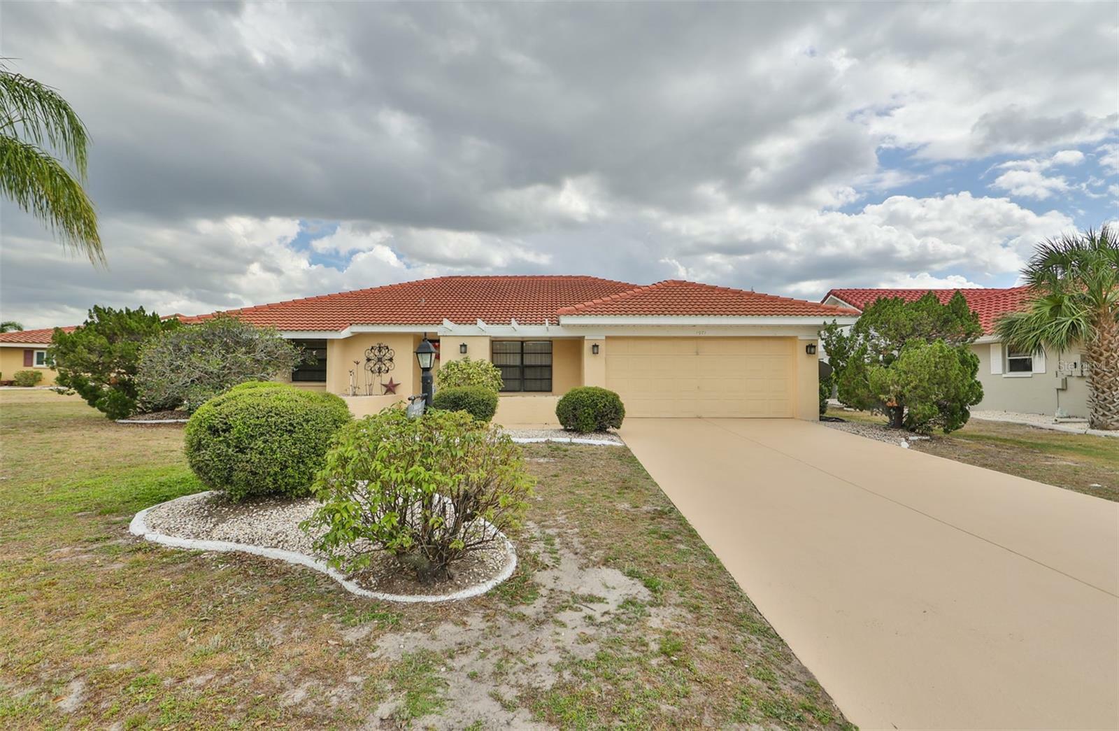 Property Photo:  1971 Wolf Laurel Drive  FL 33573 