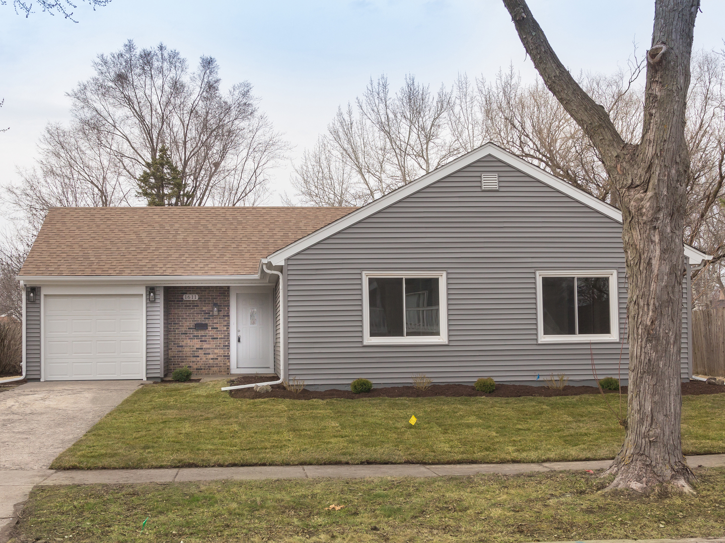 Property Photo:  1611 Edison Circle  IL 60133 