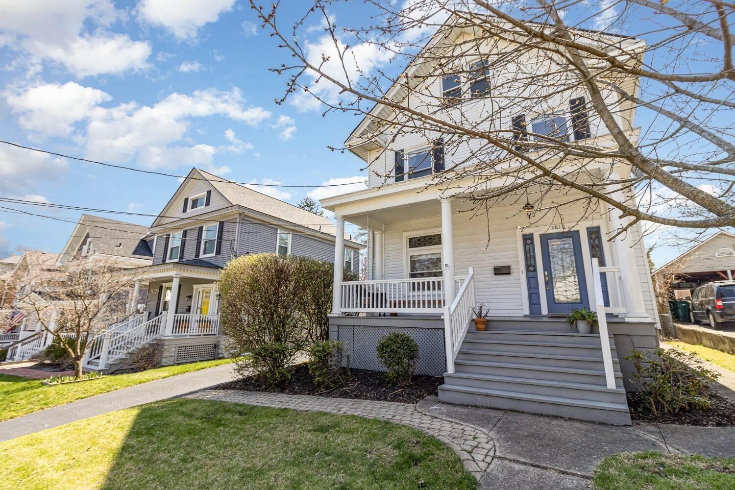 Property Photo:  2815 Observatory Ave  OH 45208 