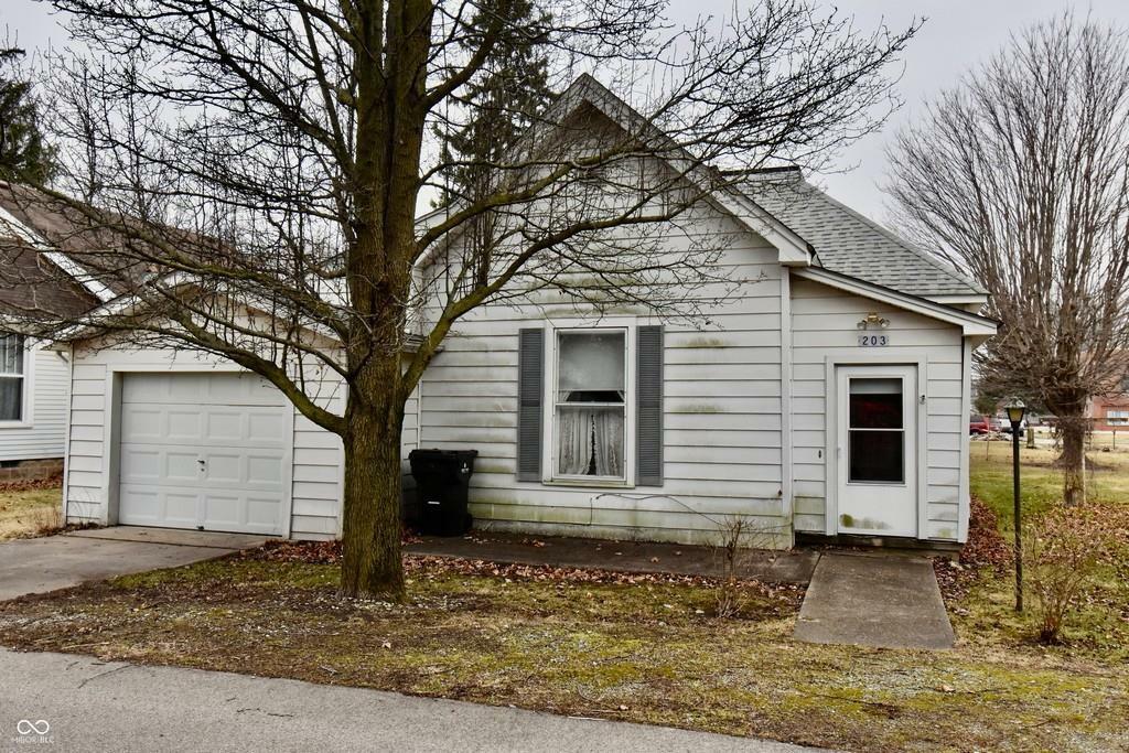 Property Photo:  203 1st Street  IN 47384-1200 