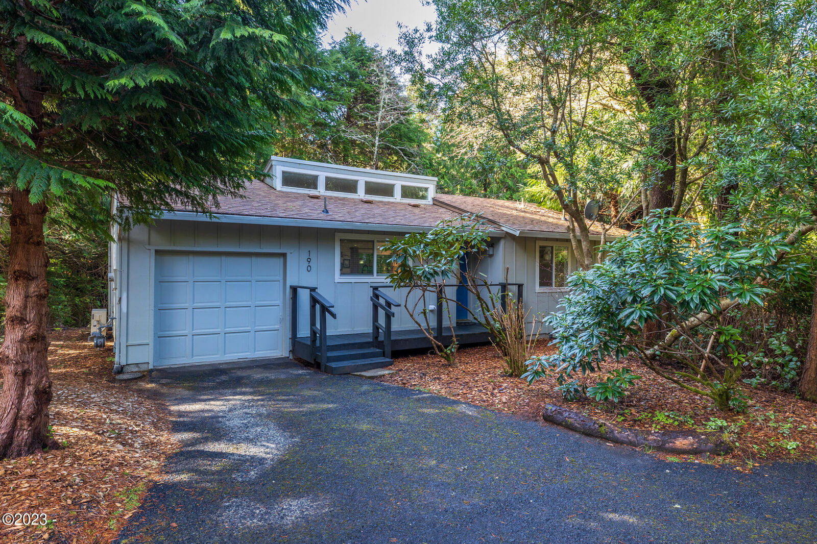 Property Photo:  190 SW The Pines  OR 97341