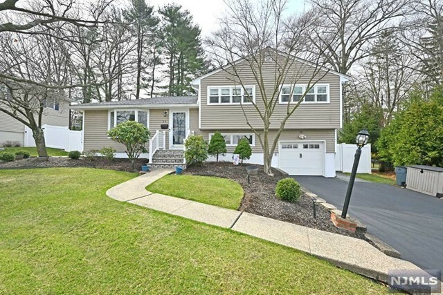 Property Photo:  33 Parker Drive  NJ 07630 