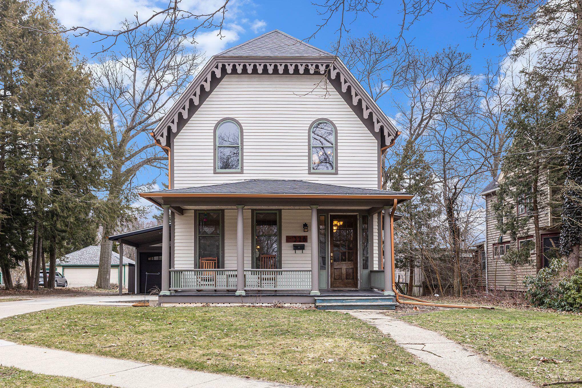 Property Photo:  328 Division Street  MI 49068 