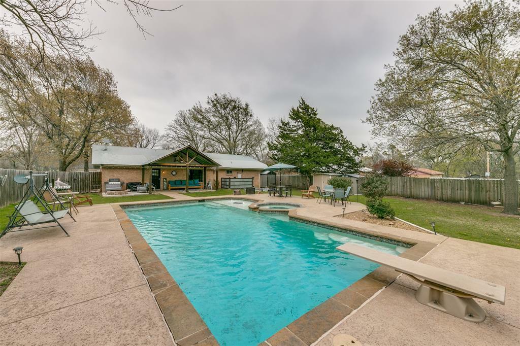 Property Photo:  605 N Broad Street  TX 76265 