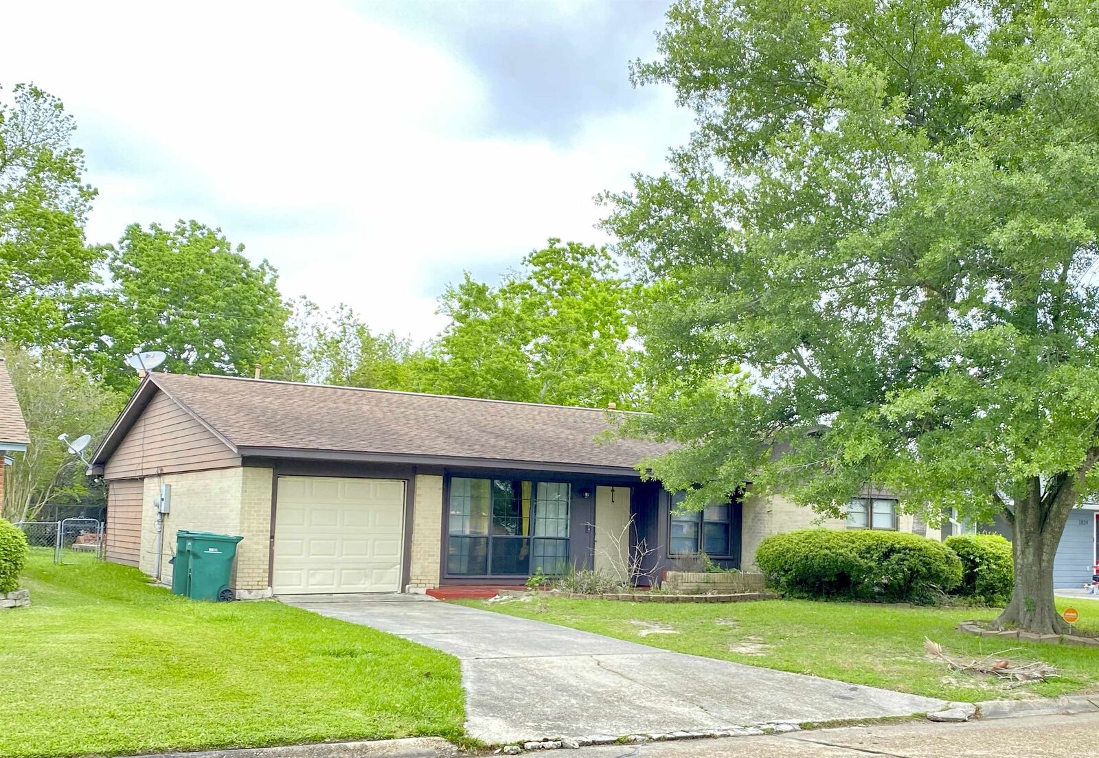 Property Photo: 1830 Wildwood Ave TX 77632
