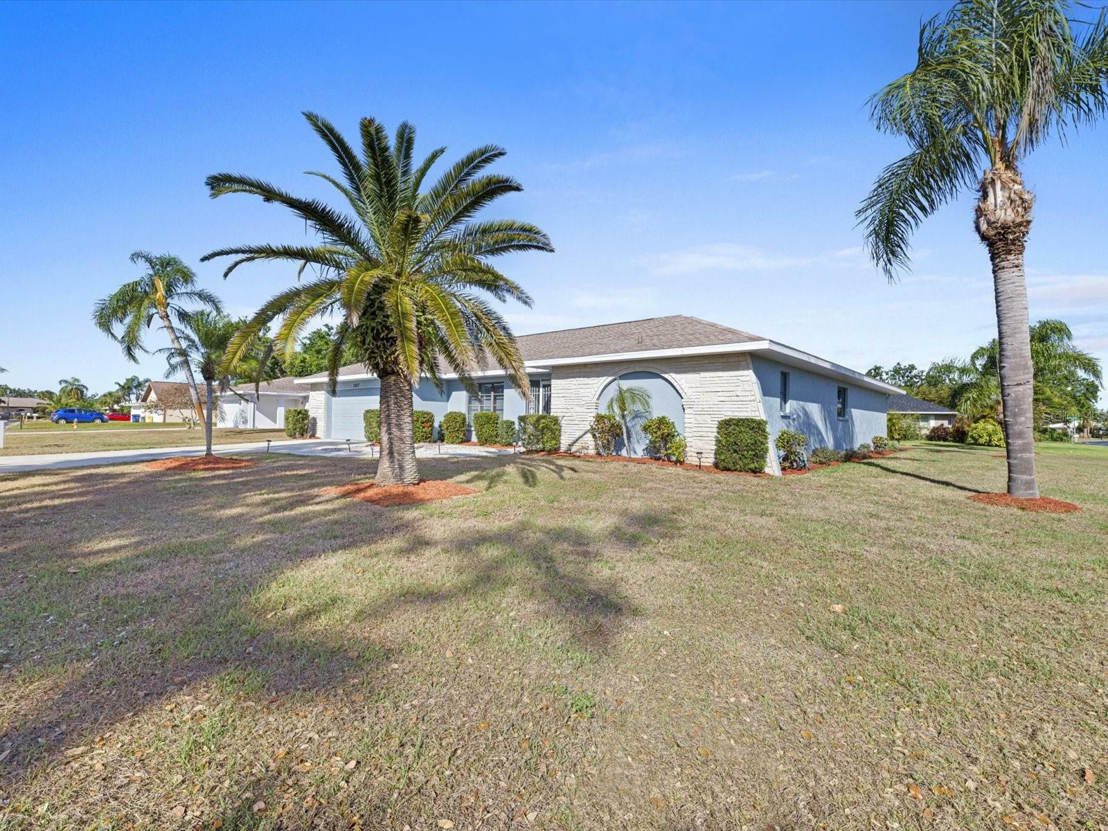 Property Photo:  1027 Deer Run  FL 34293 