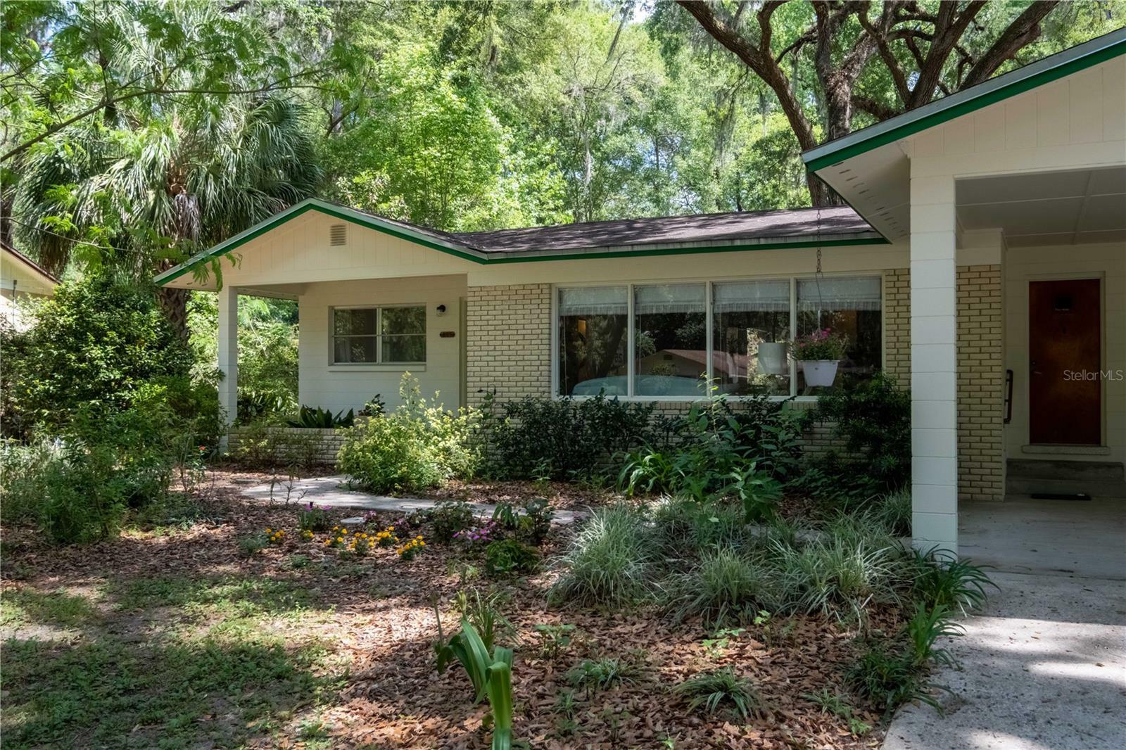 Property Photo:  805 NW 39th Drive  FL 32605 