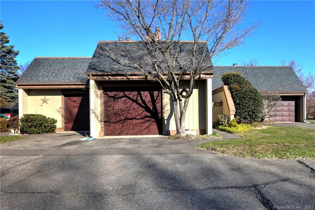 Property Photo: 85 Viscount Drive 14G CT 06460