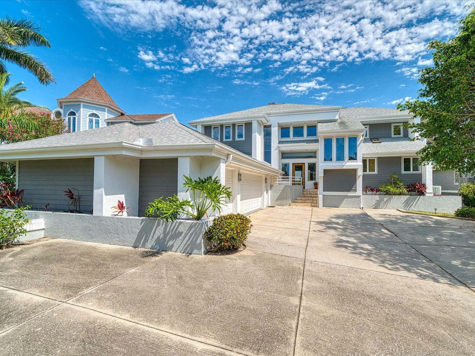 Property Photo: 433 Saint Andrews Drive FL 33756