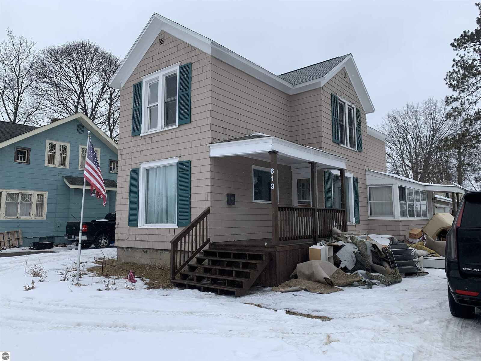 Property Photo:  613 E Division  MI 49601 