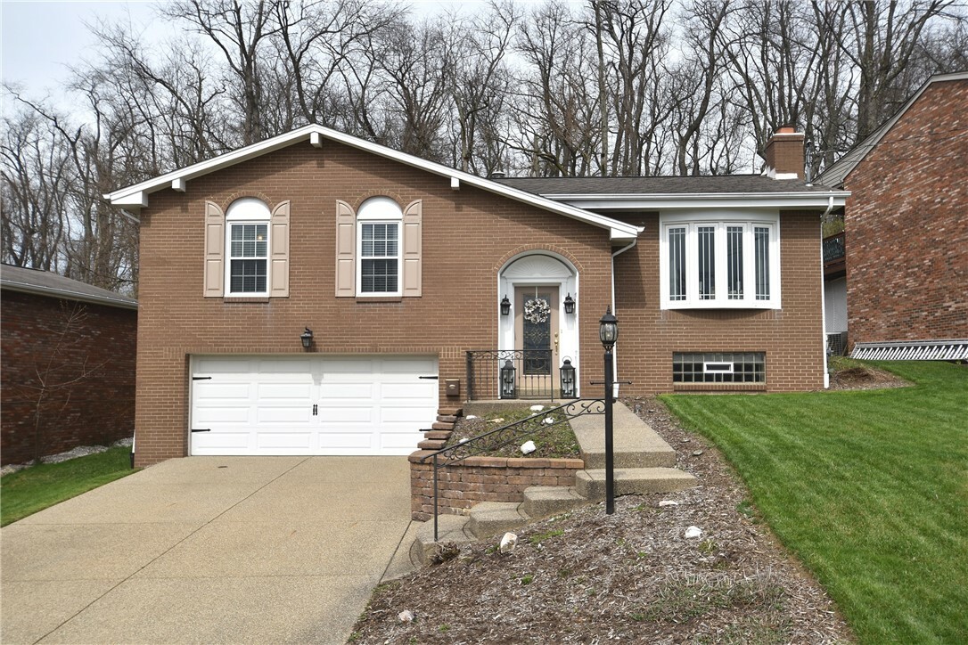 Property Photo:  1063 Towervue Dr  PA 15227 