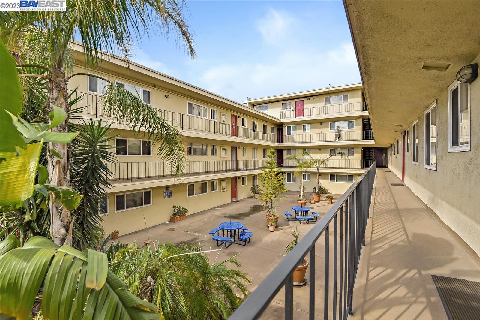 Property Photo: 433 Harlan Street 208 CA 94577