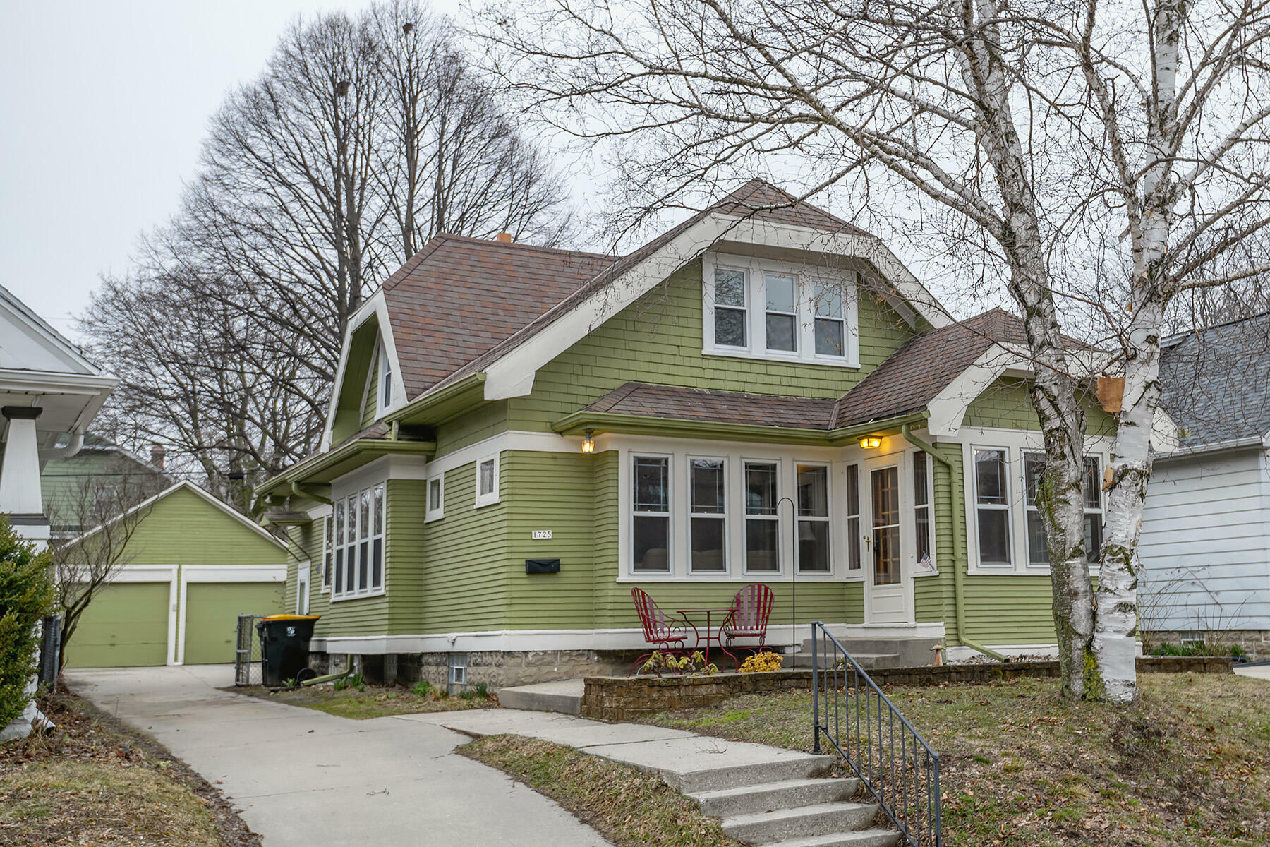 Property Photo:  1725 Underwood Ave  WI 53213 