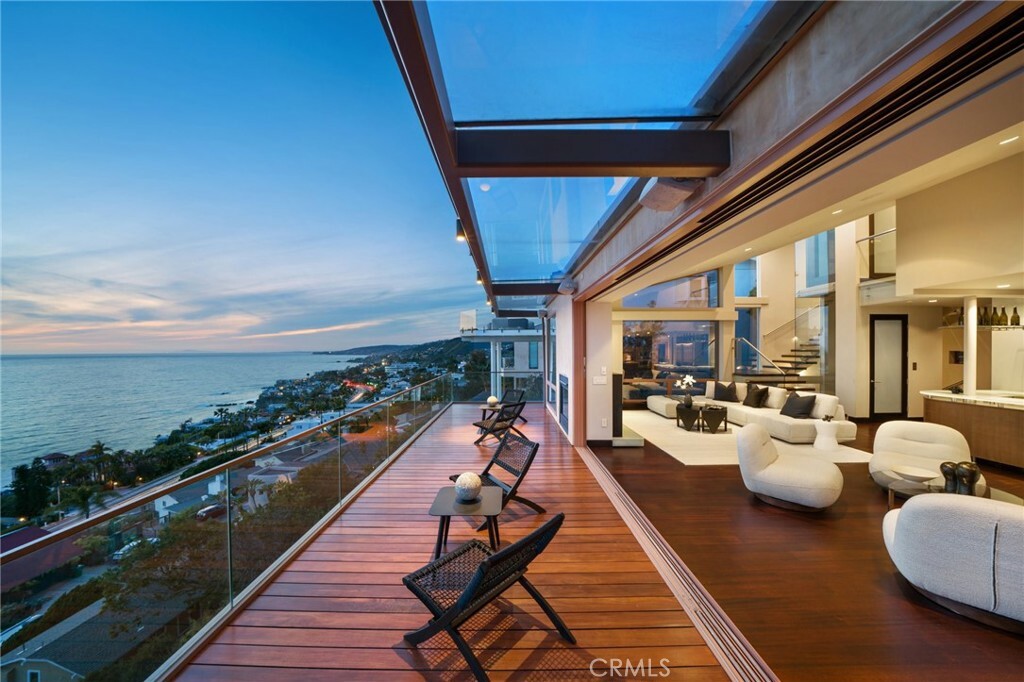 Property Photo:  26 N Vista De Catalina  CA 92651 