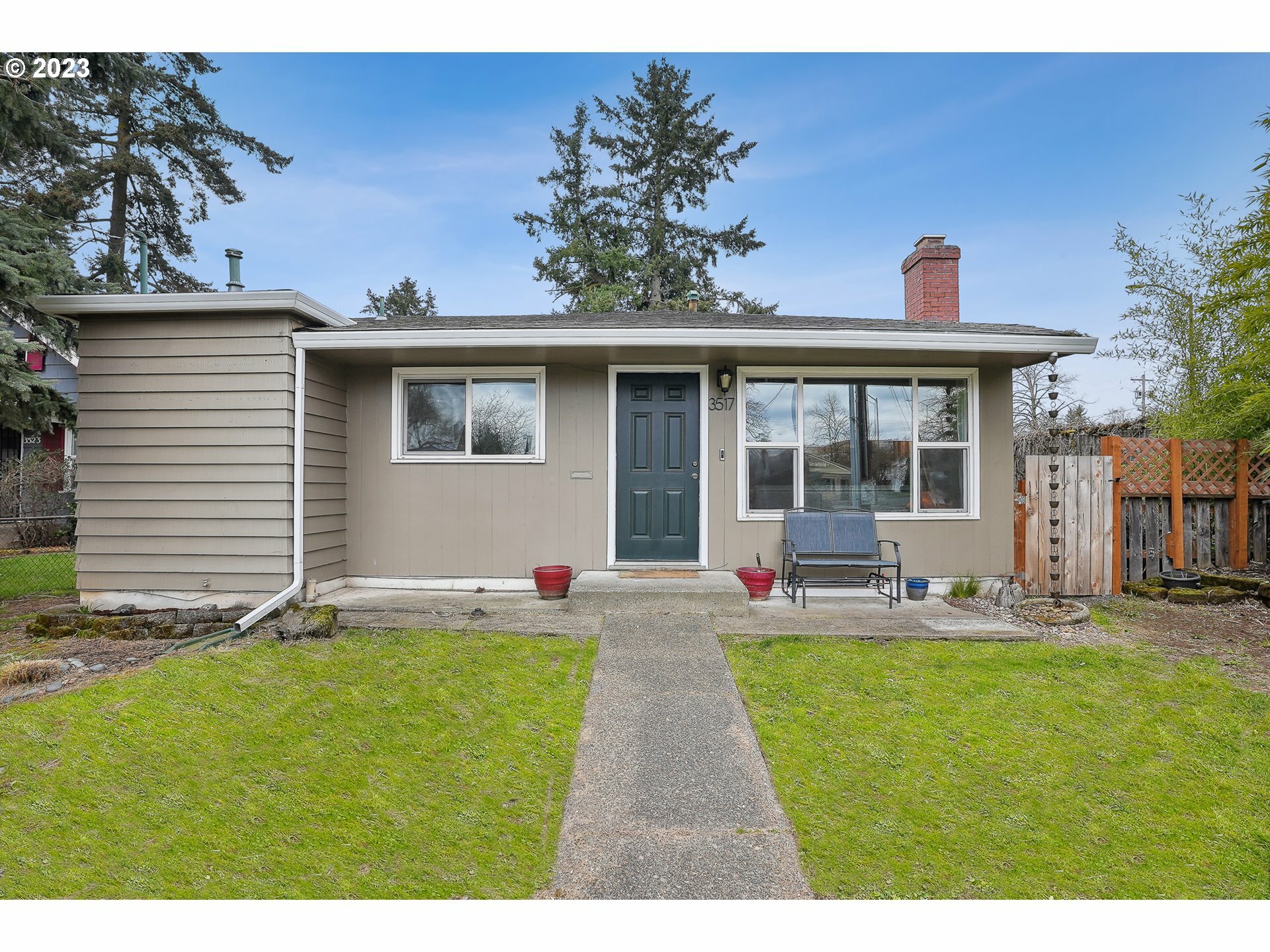 Property Photo:  3517 SE 67th Ave  OR 97206 