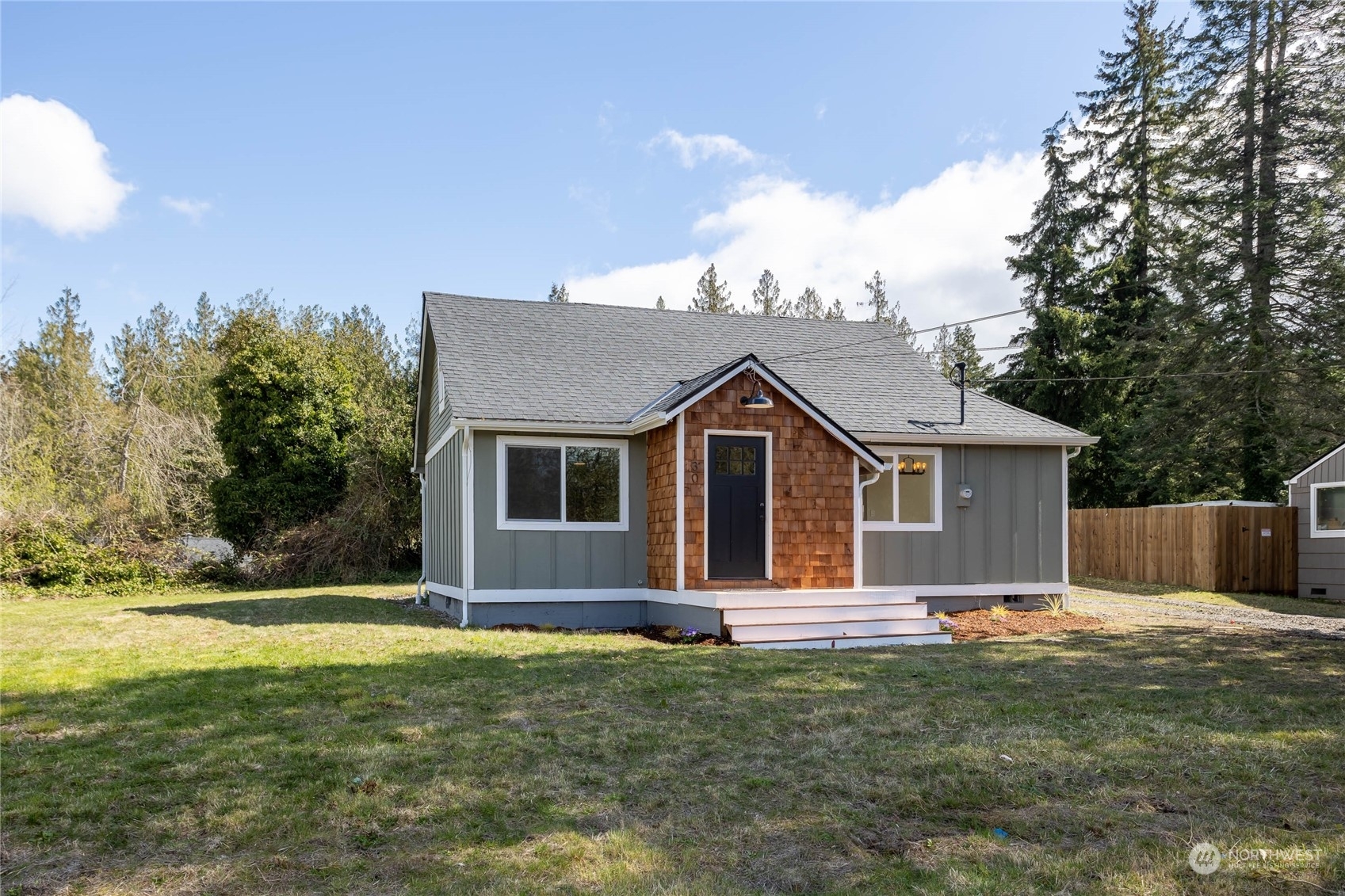 Property Photo:  130 Broad Street W  WA 98312 