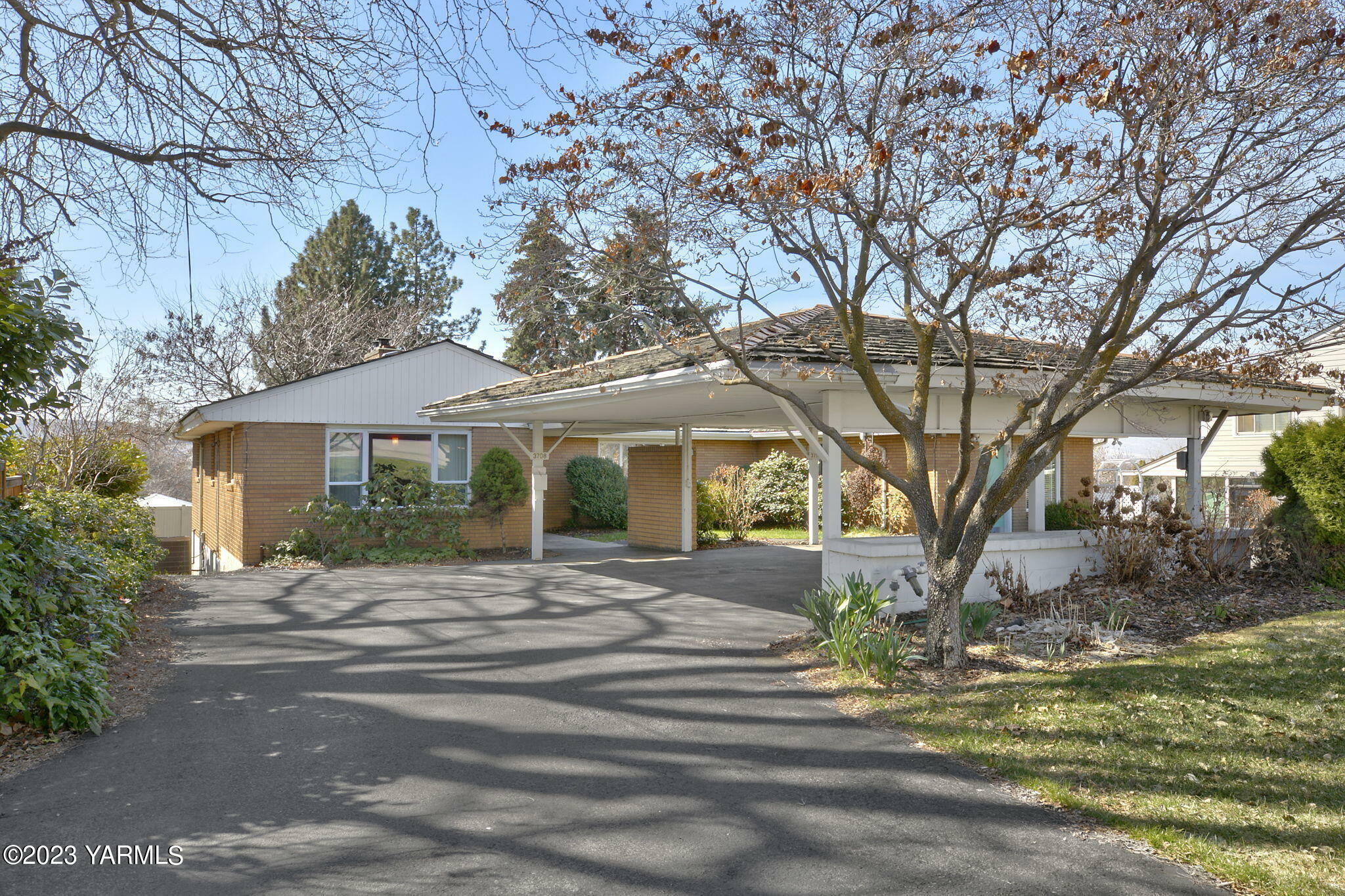 Property Photo: 3708 W Chestnut St WA 98902