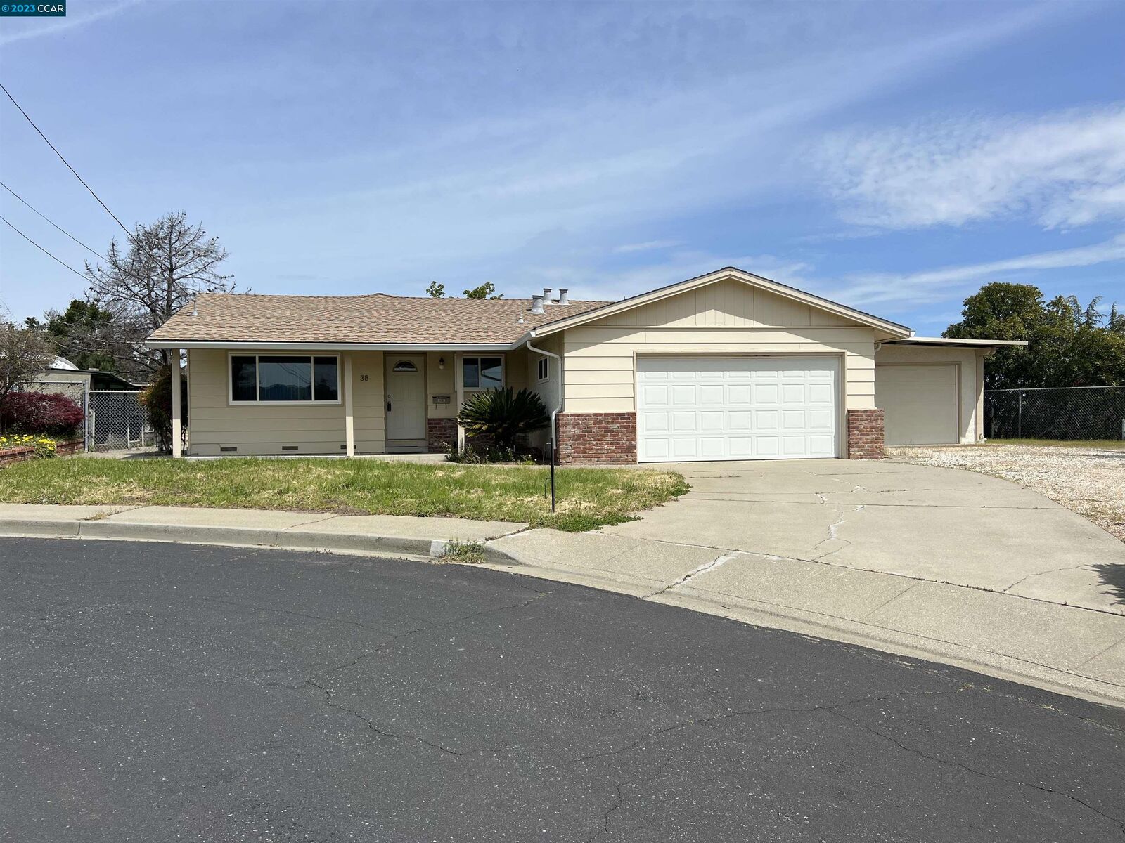 Property Photo: 38 Lagunita Ct CA 94553