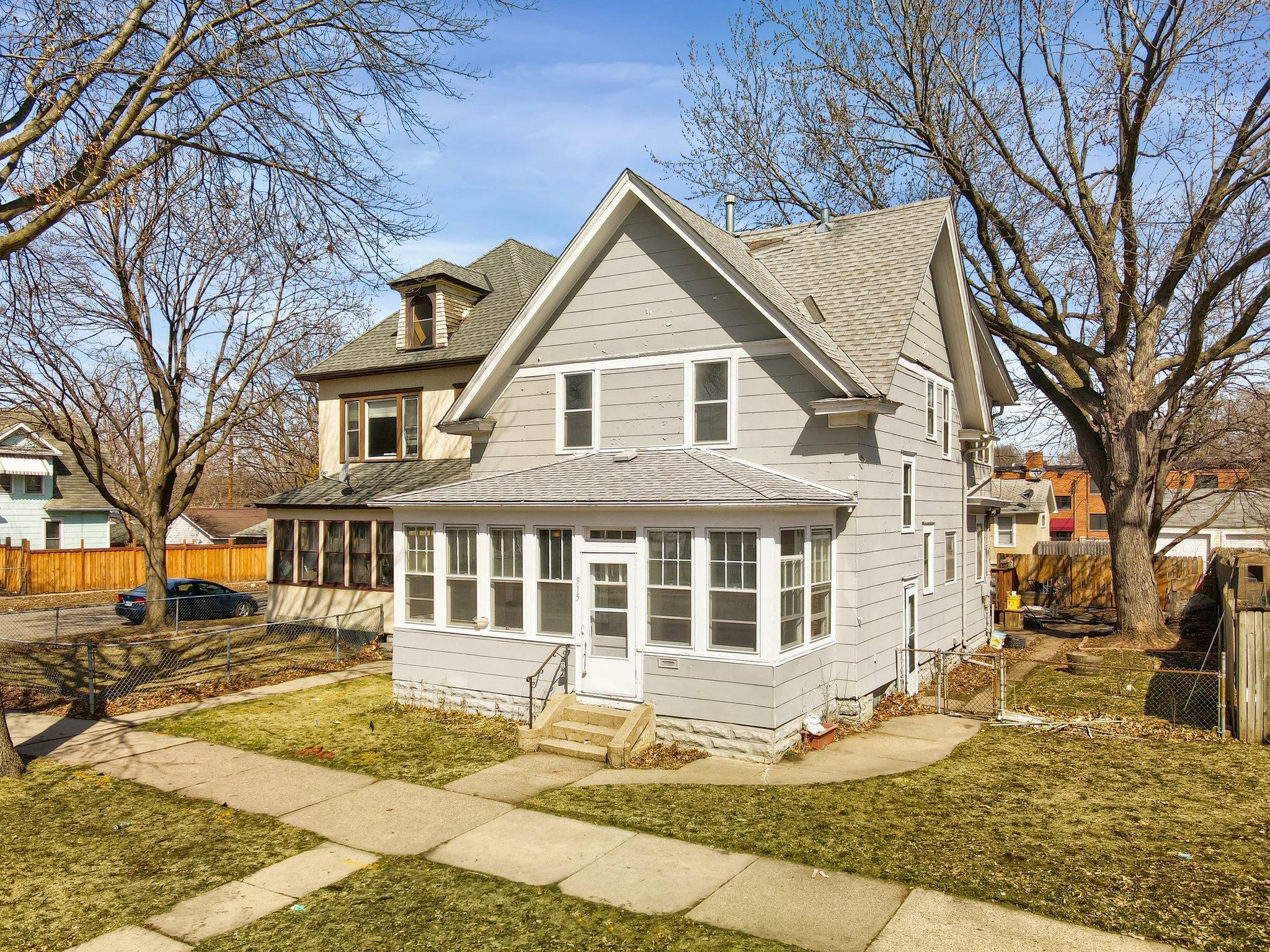 Property Photo:  915 Edmund Avenue  MN 55104 