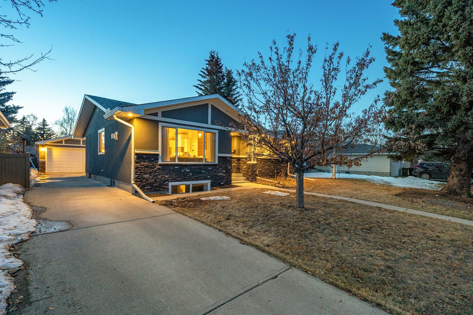 Property Photo: 5663 Dalcastle Rise NW AB T3A 2A6