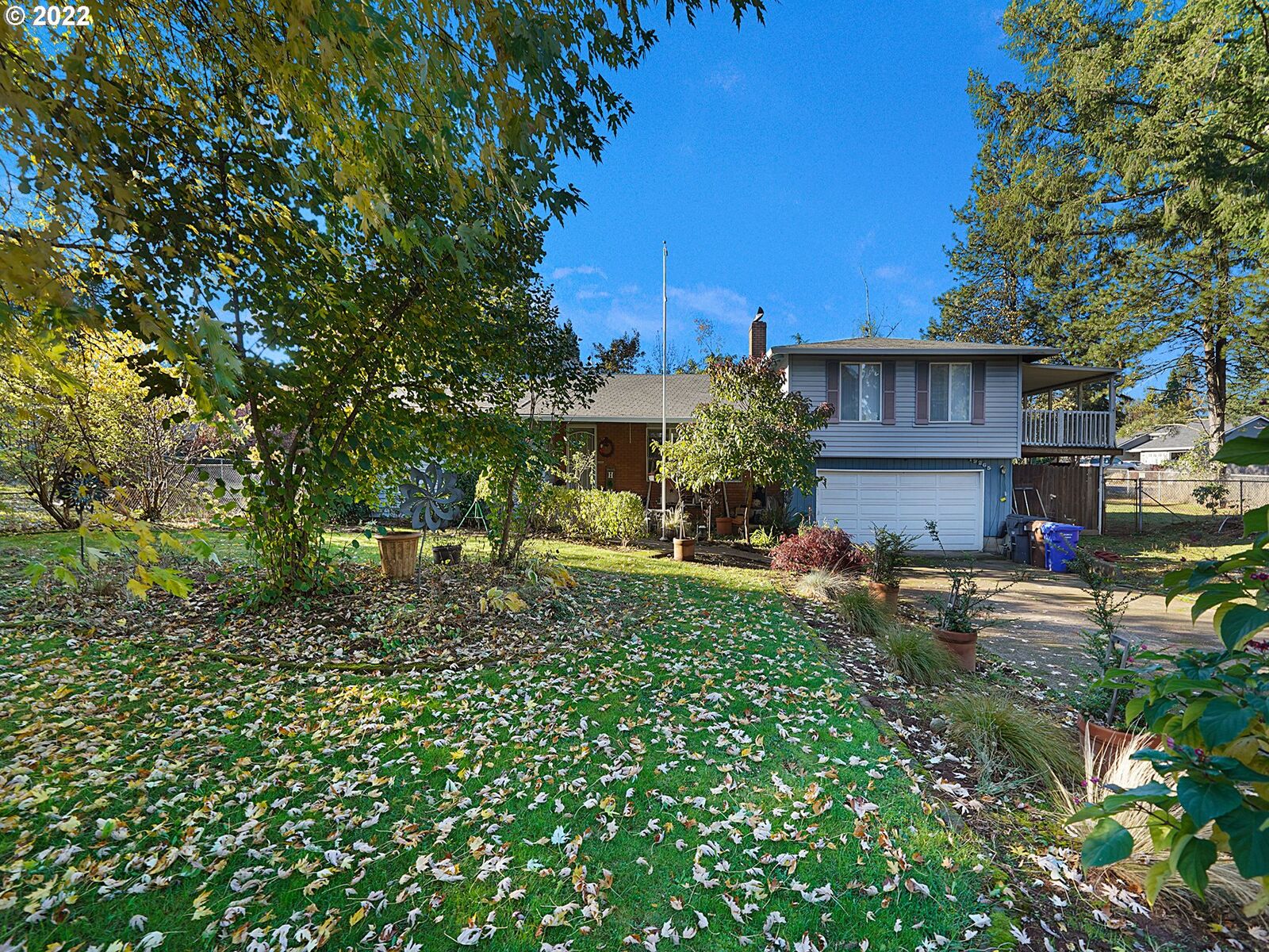 Property Photo: 19265 Sunnyridge Ct OR 97045