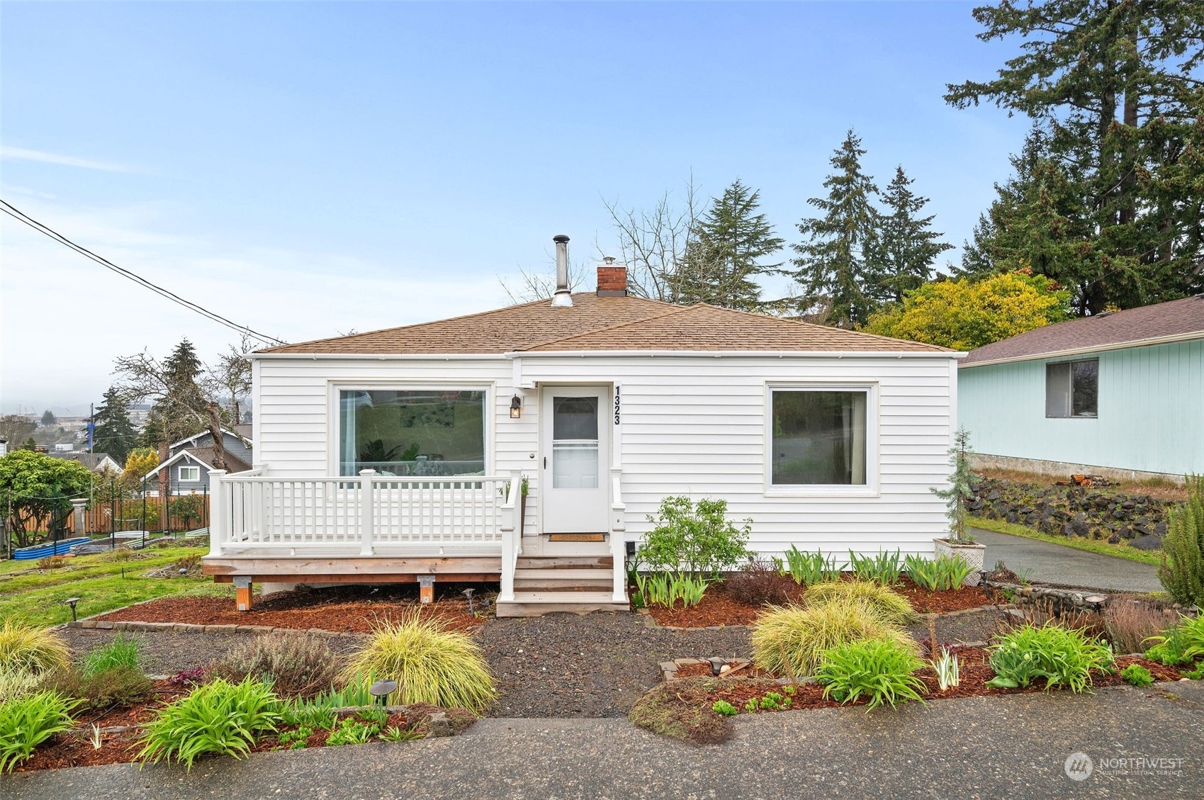 Property Photo:  1323 Hayward Avenue  WA 98310 