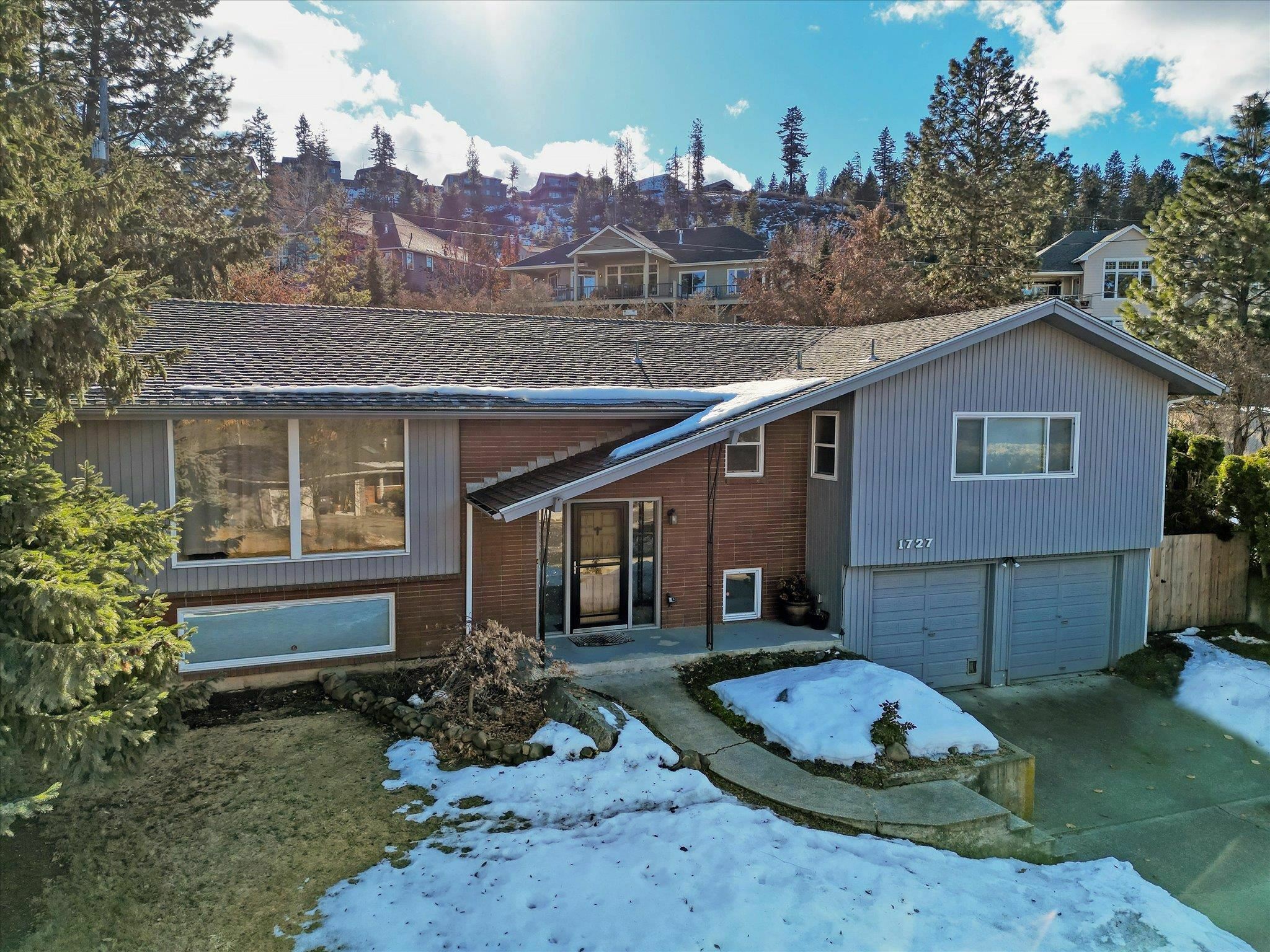 Property Photo: 1727 W Toni Rae Dr WA 99218