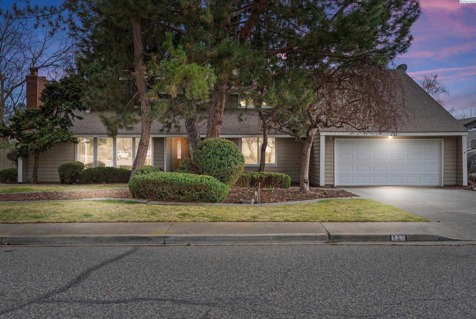 Property Photo: 137 Spring St WA 99354