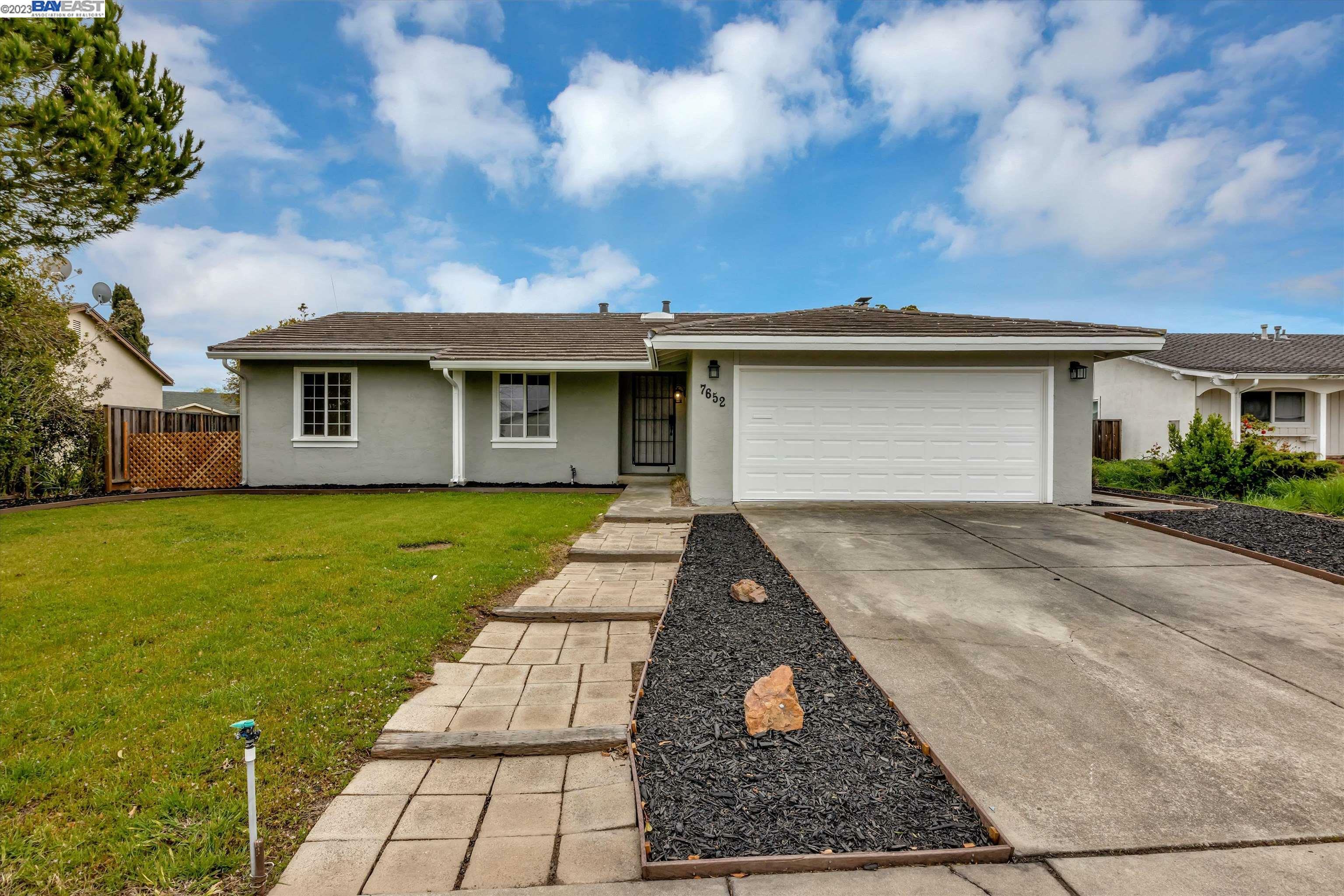 Property Photo: 7652 Braidburn Ave CA 94560