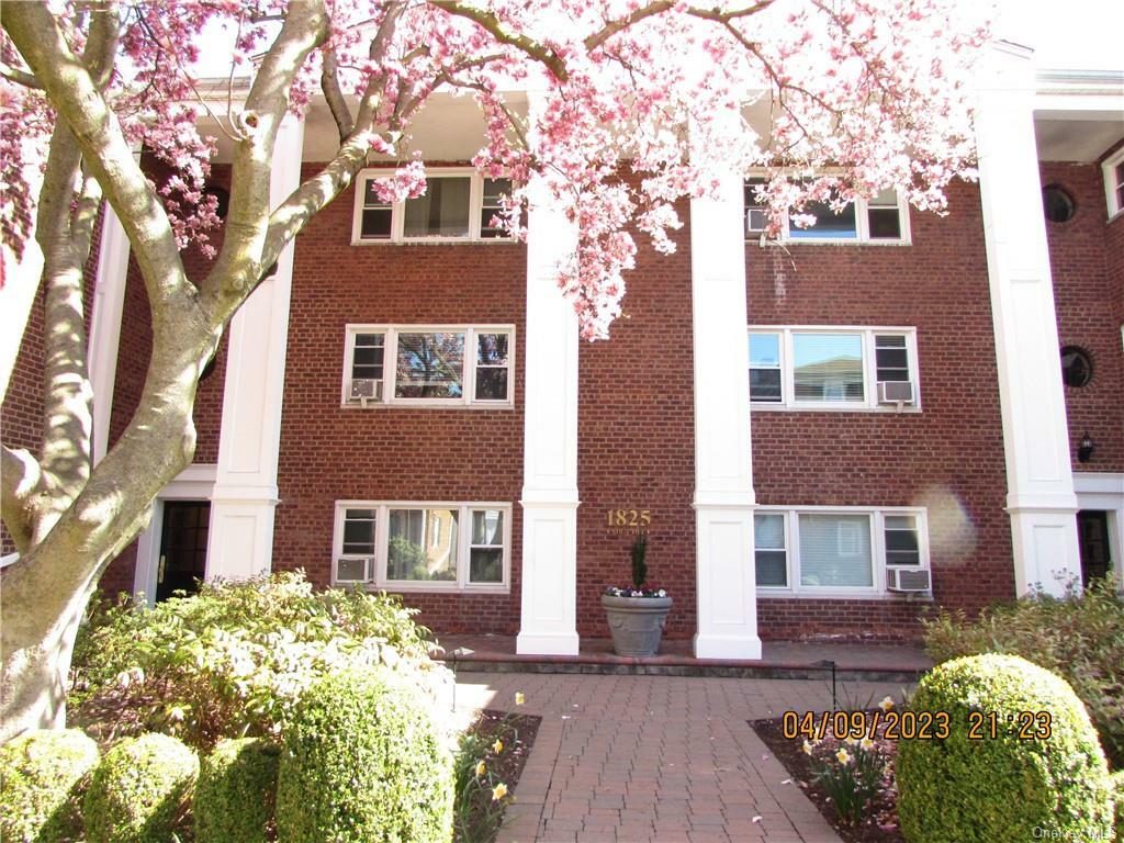 Property Photo:  1825 Palmer Avenue #2E  NY 10538 