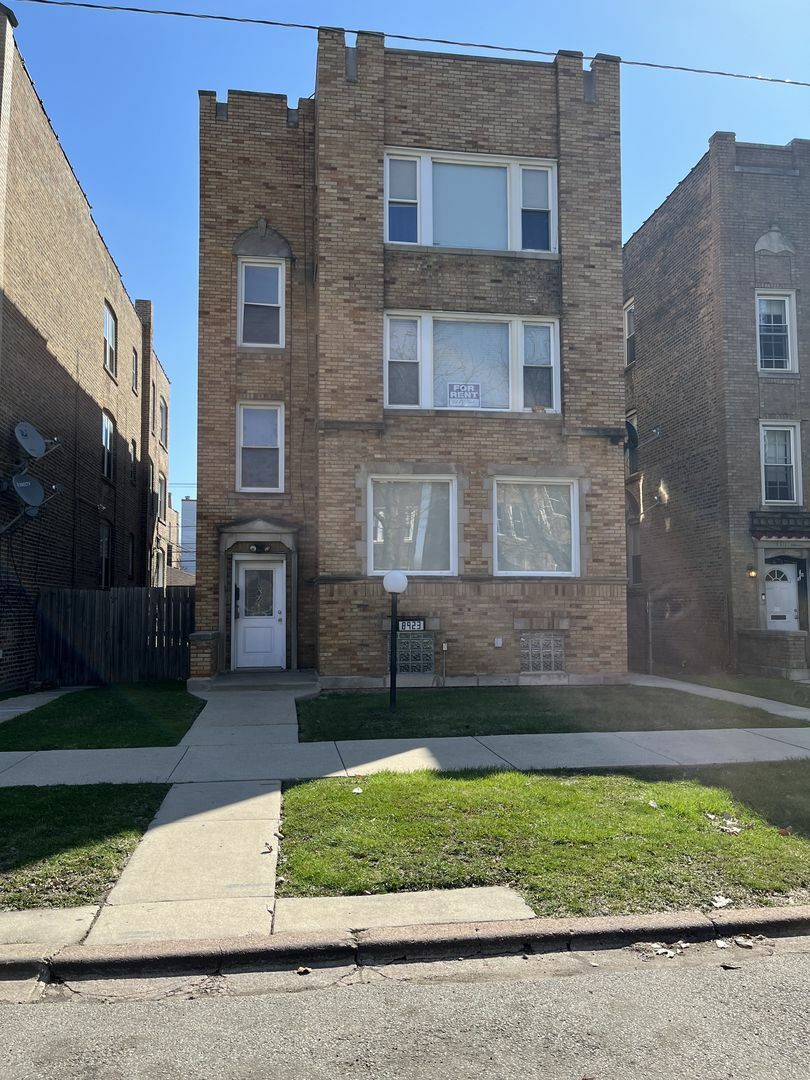 Property Photo:  8923 S Blackstone Avenue 2  IL 60619 