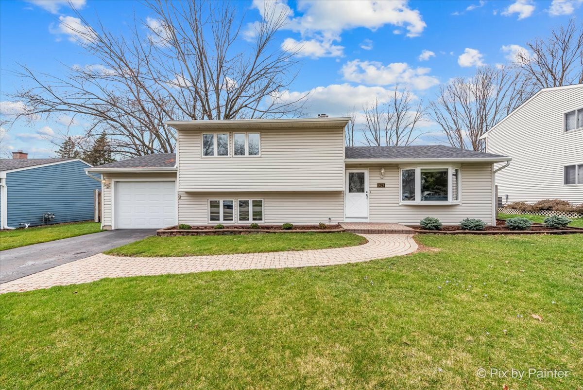 Property Photo:  1627 S Tyler Road  IL 60174 