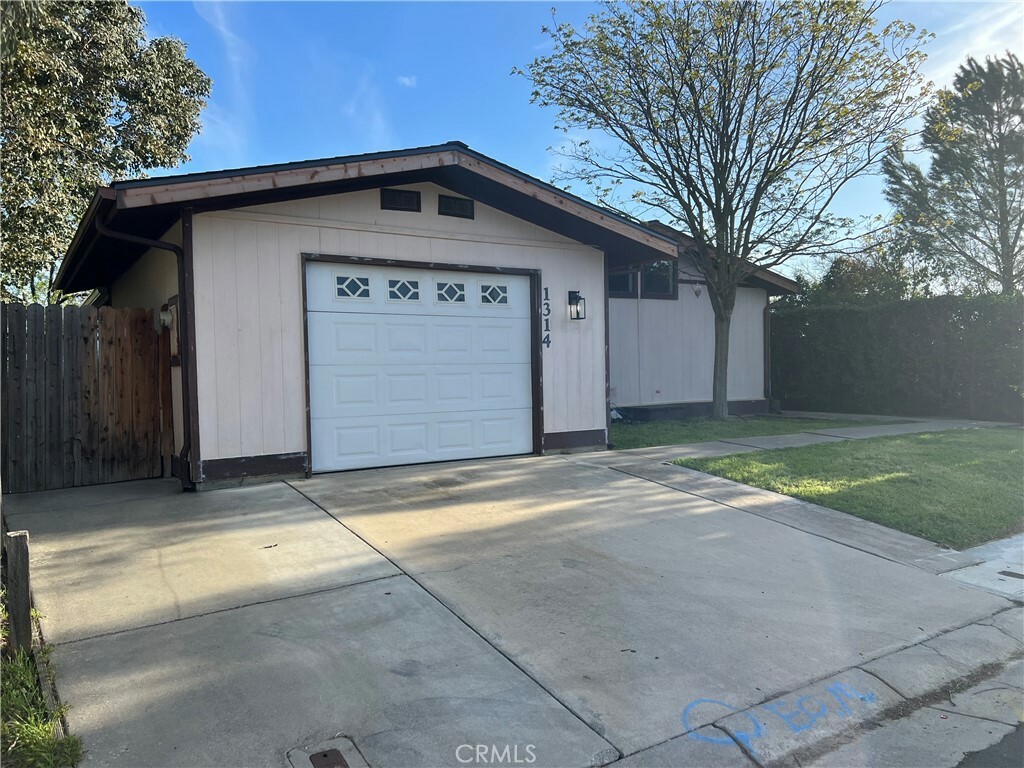 Property Photo:  1314 Fire Thorn Lane  CA 93446 