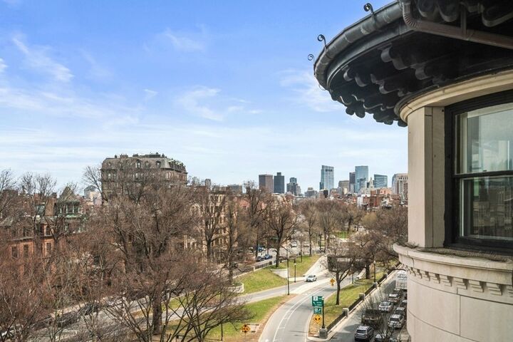 Property Photo: 416 Commonwealth Ave 604 MA 02215