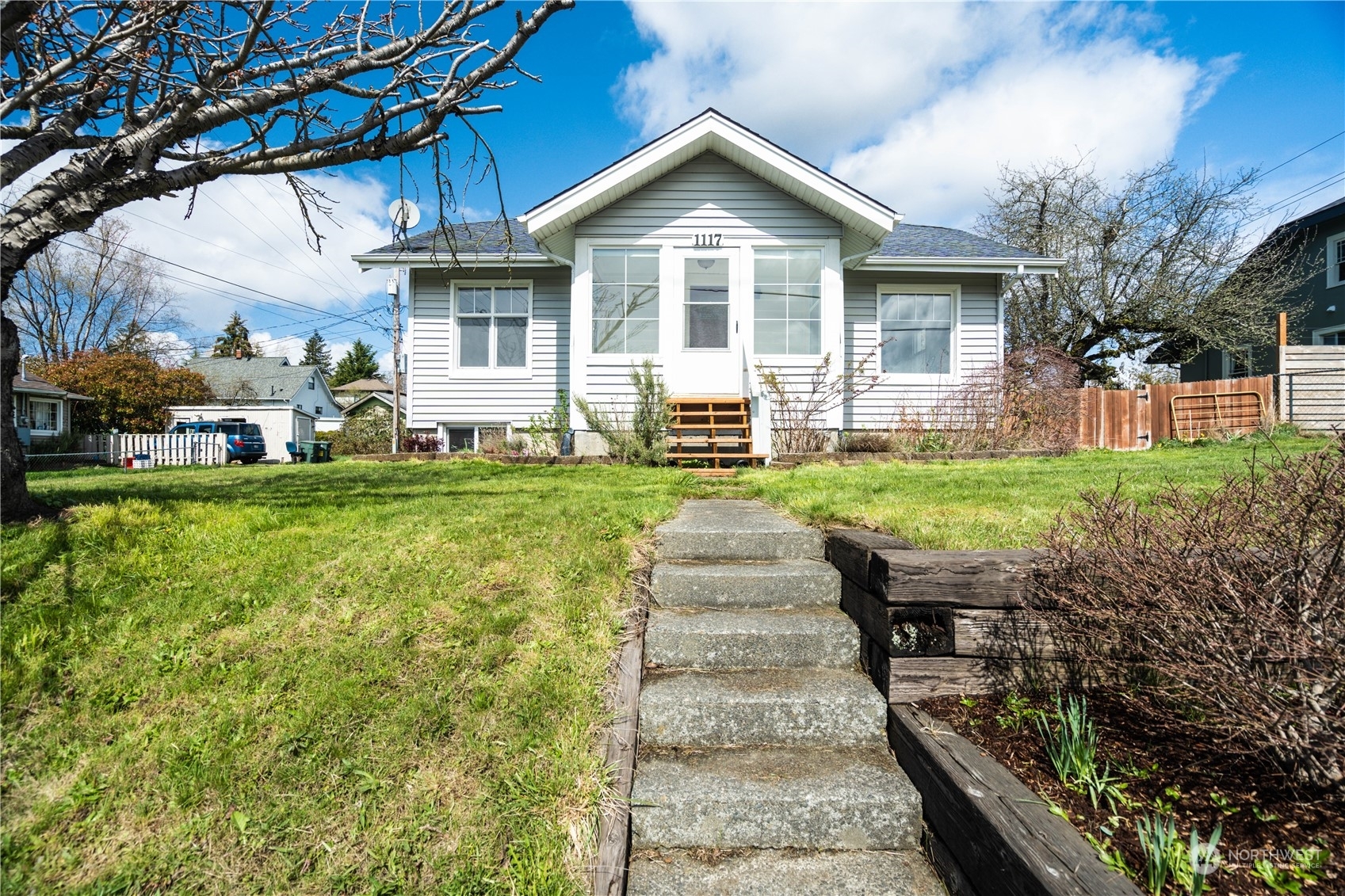 Property Photo:  1117 Alabama Street  WA 98226 