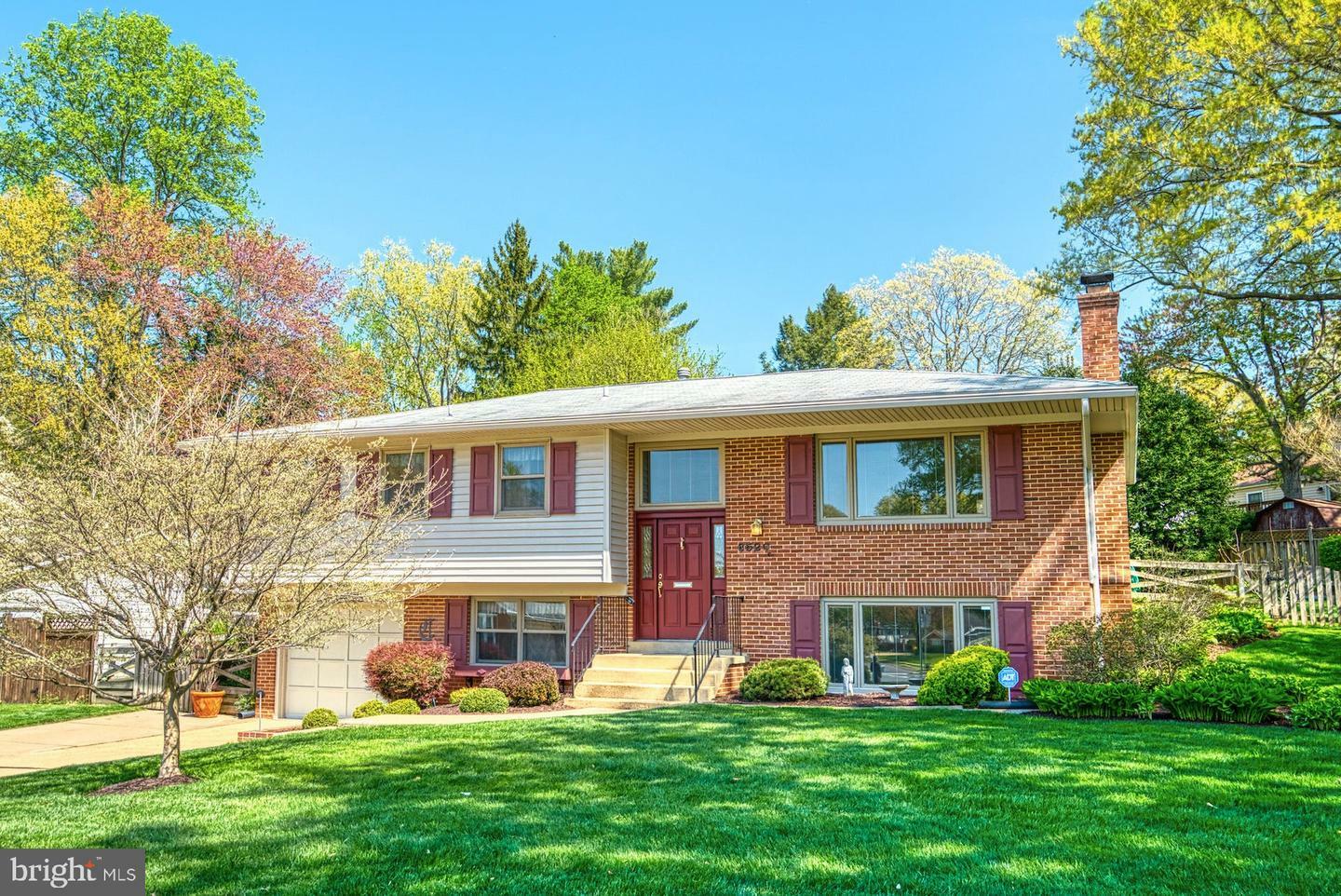 Property Photo: 8520 Braeburn Drive VA 22003
