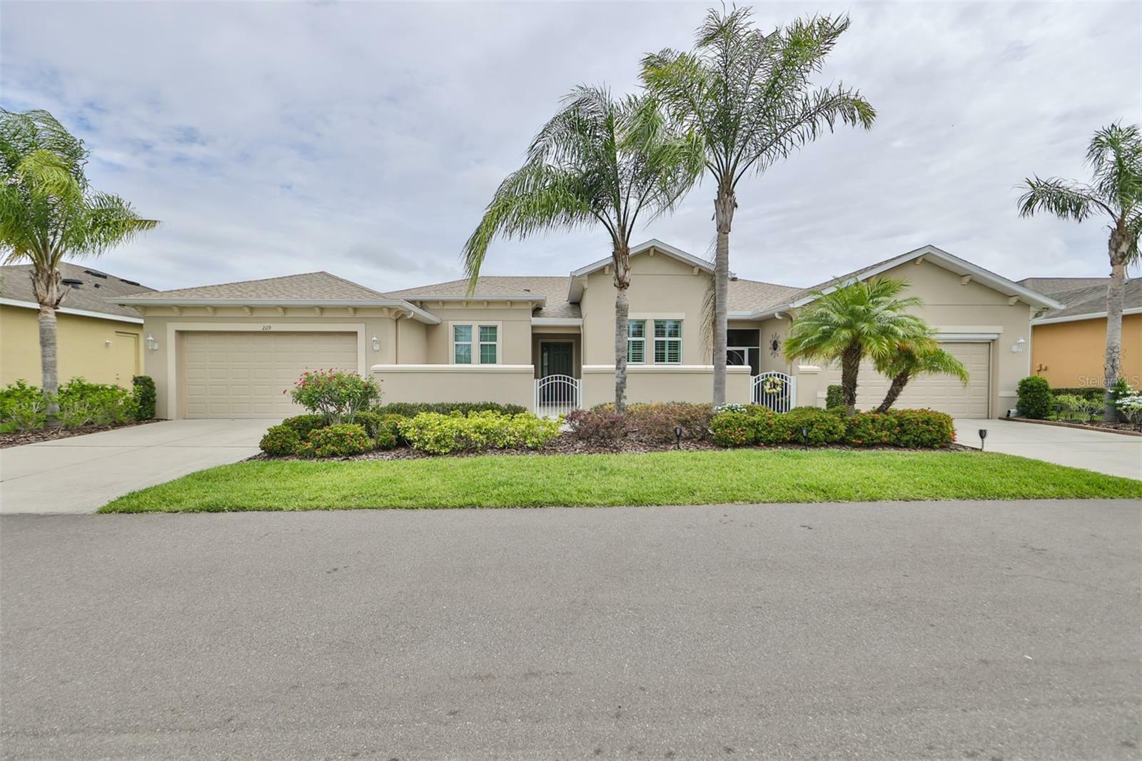 Property Photo:  2119 Sifield Greens Way  FL 33573 