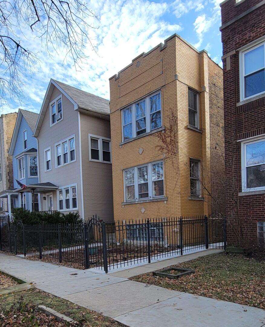 Property Photo: 3233 W Warner Avenue IL 60618
