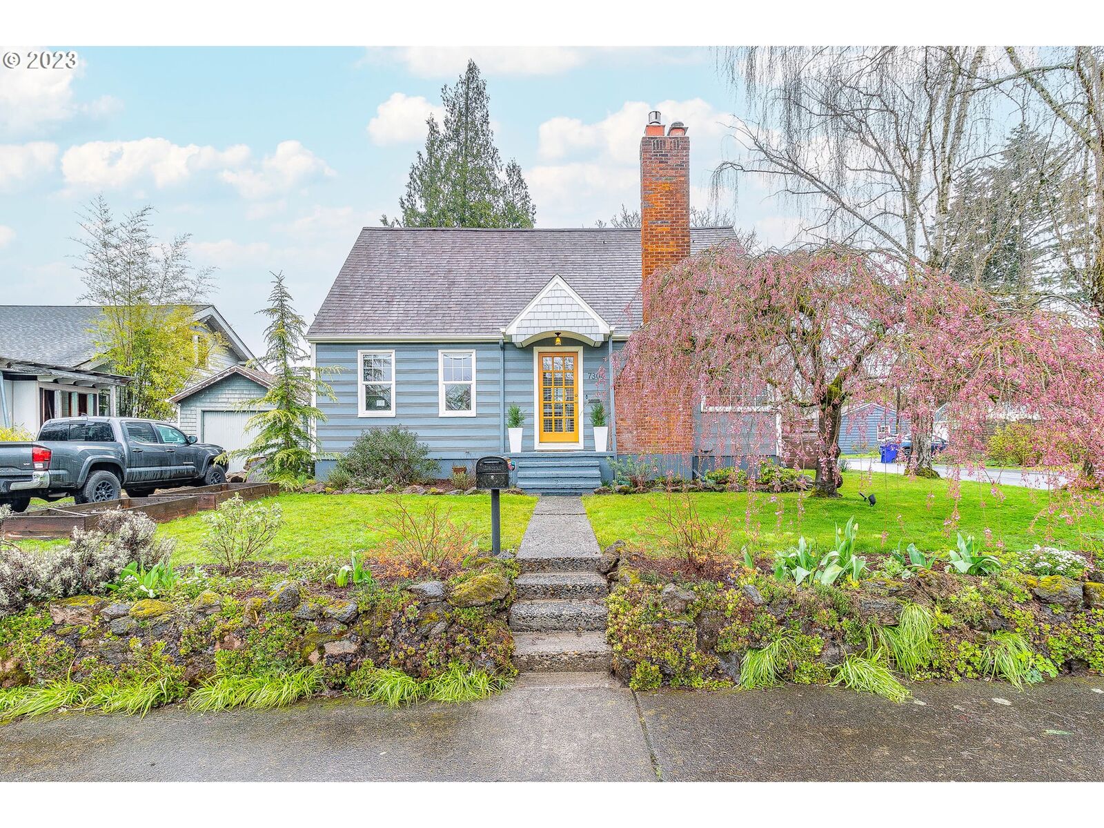 Property Photo: 7304 N Knowles Ave OR 97217