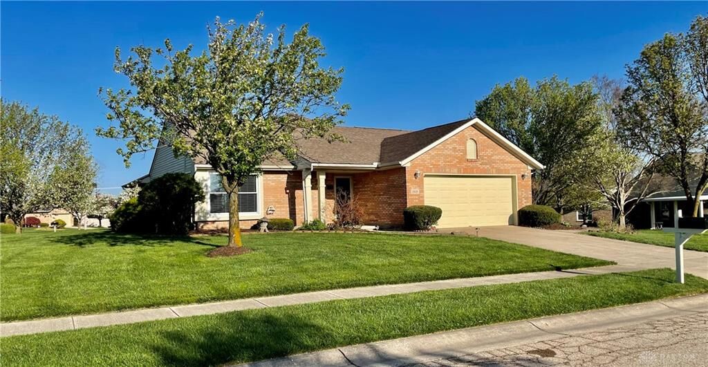 Property Photo: 1801 Brandonhall Drive OH 45342