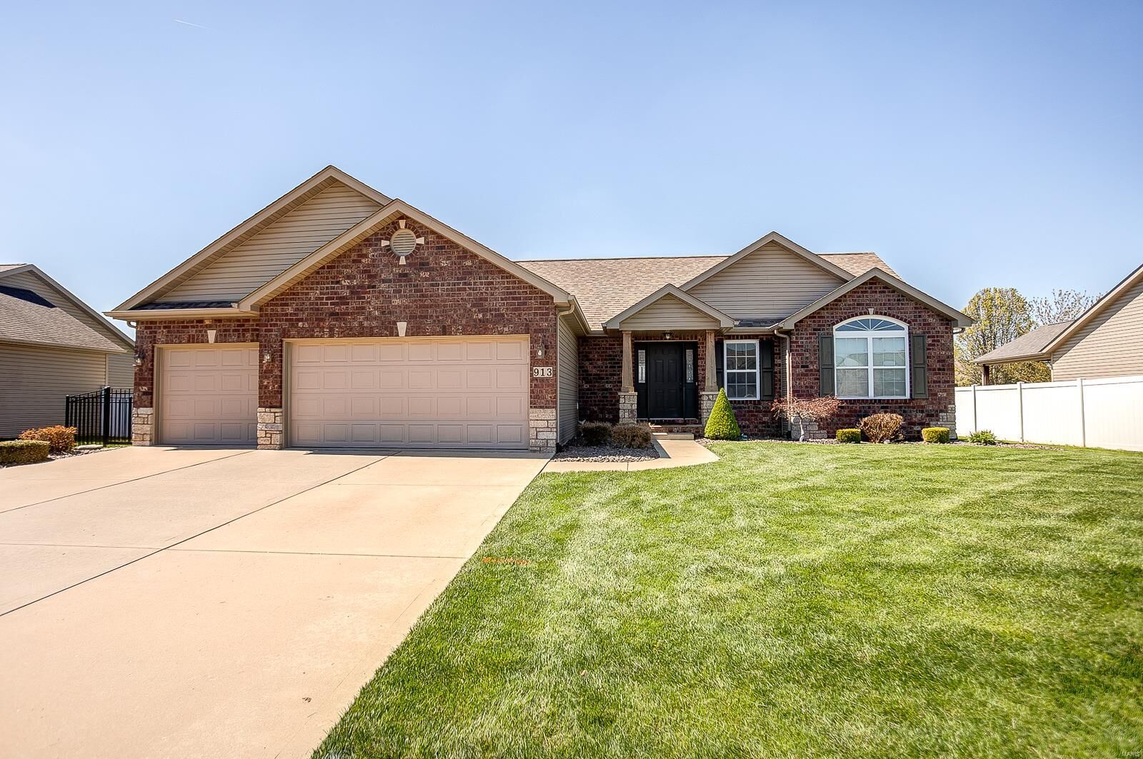 Property Photo:  913 Indian Prairie Drive  IL 62258 