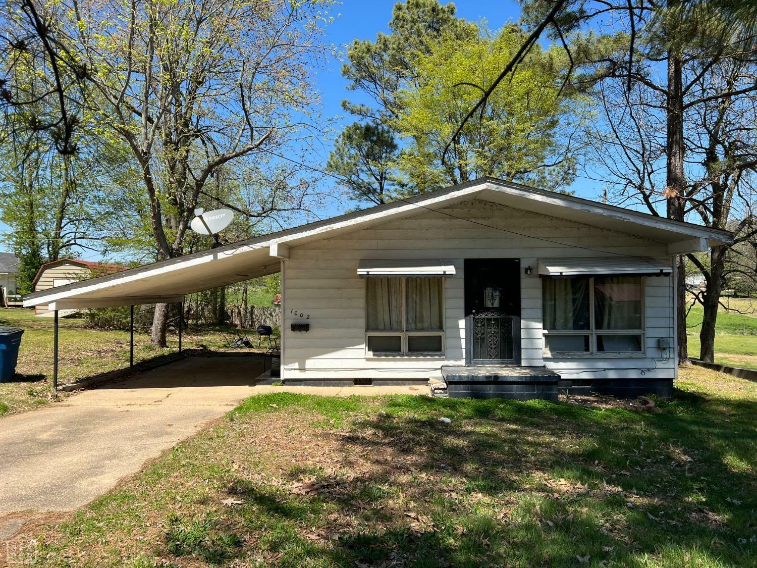 Property Photo:  1002 W 2nd Street  AR 72461 