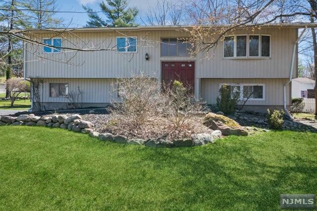 Property Photo:  4 Renfrew Road  NY 10977 
