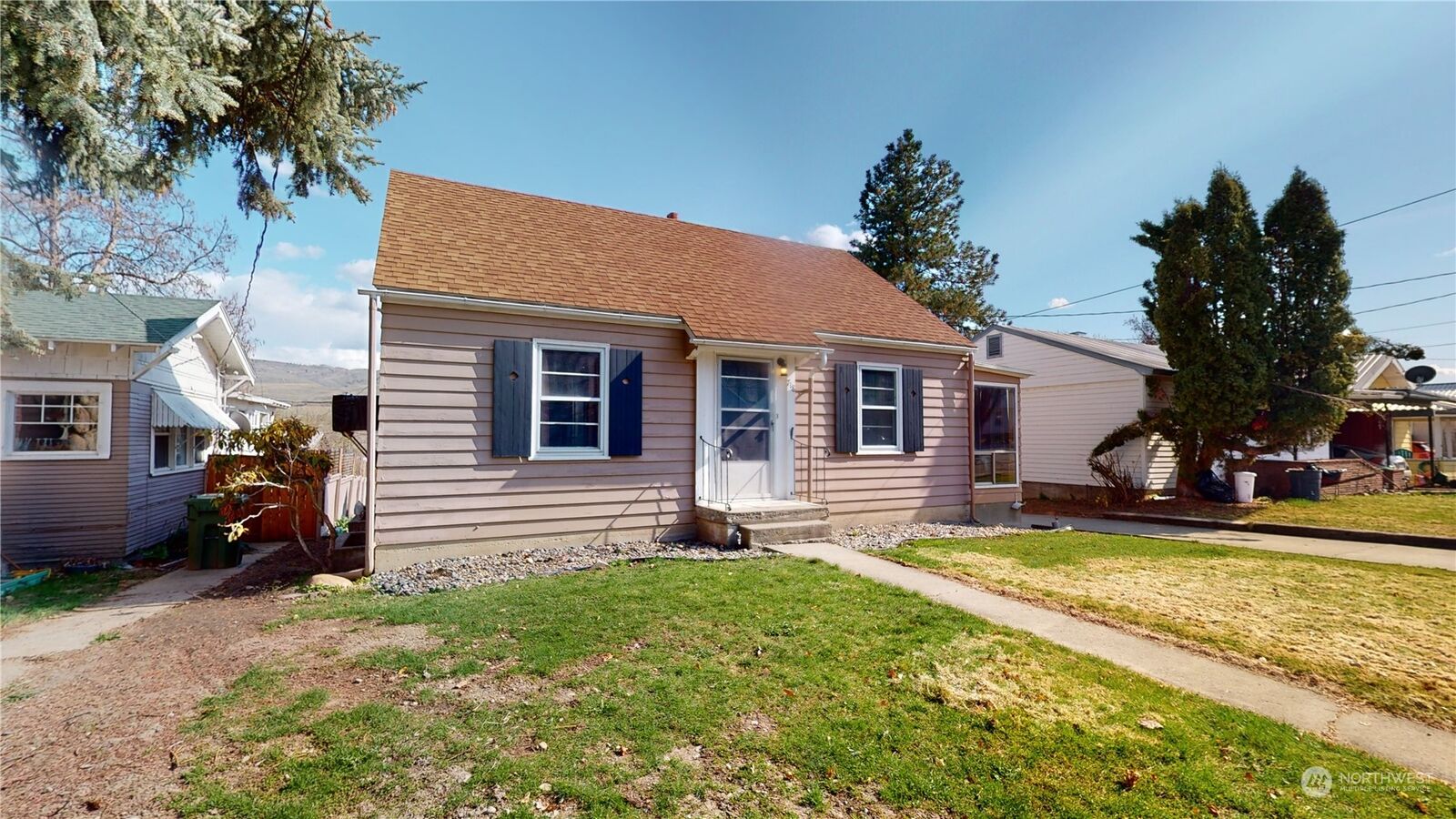 Property Photo: 718 4th Avenue N WA 98840